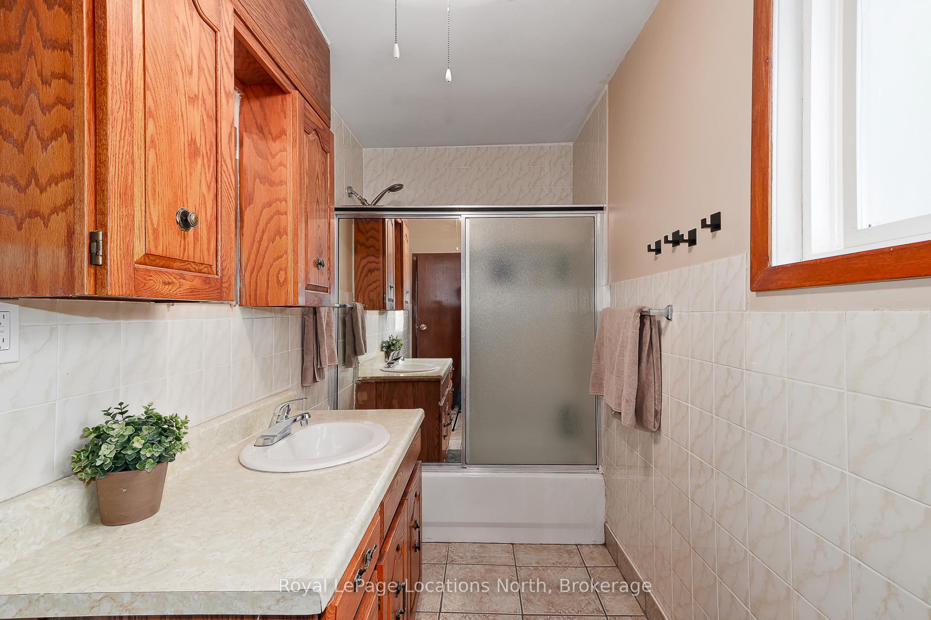 Photo 15 of 32 57th Street S, Wasaga Beach — HOMEH