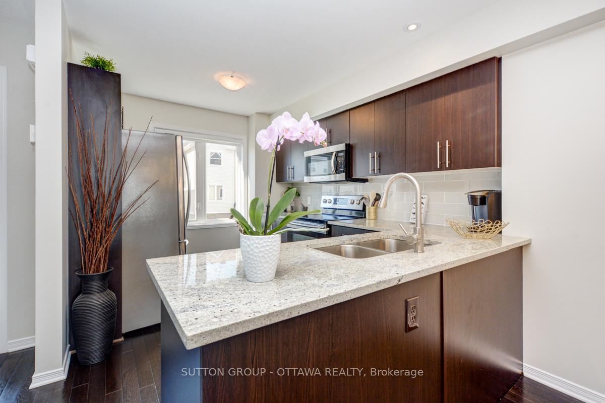 Photo 18 of 408 Sadar Private, Ottawa, Barrhaven - Cedargrove/Fraserdale — HOMEH