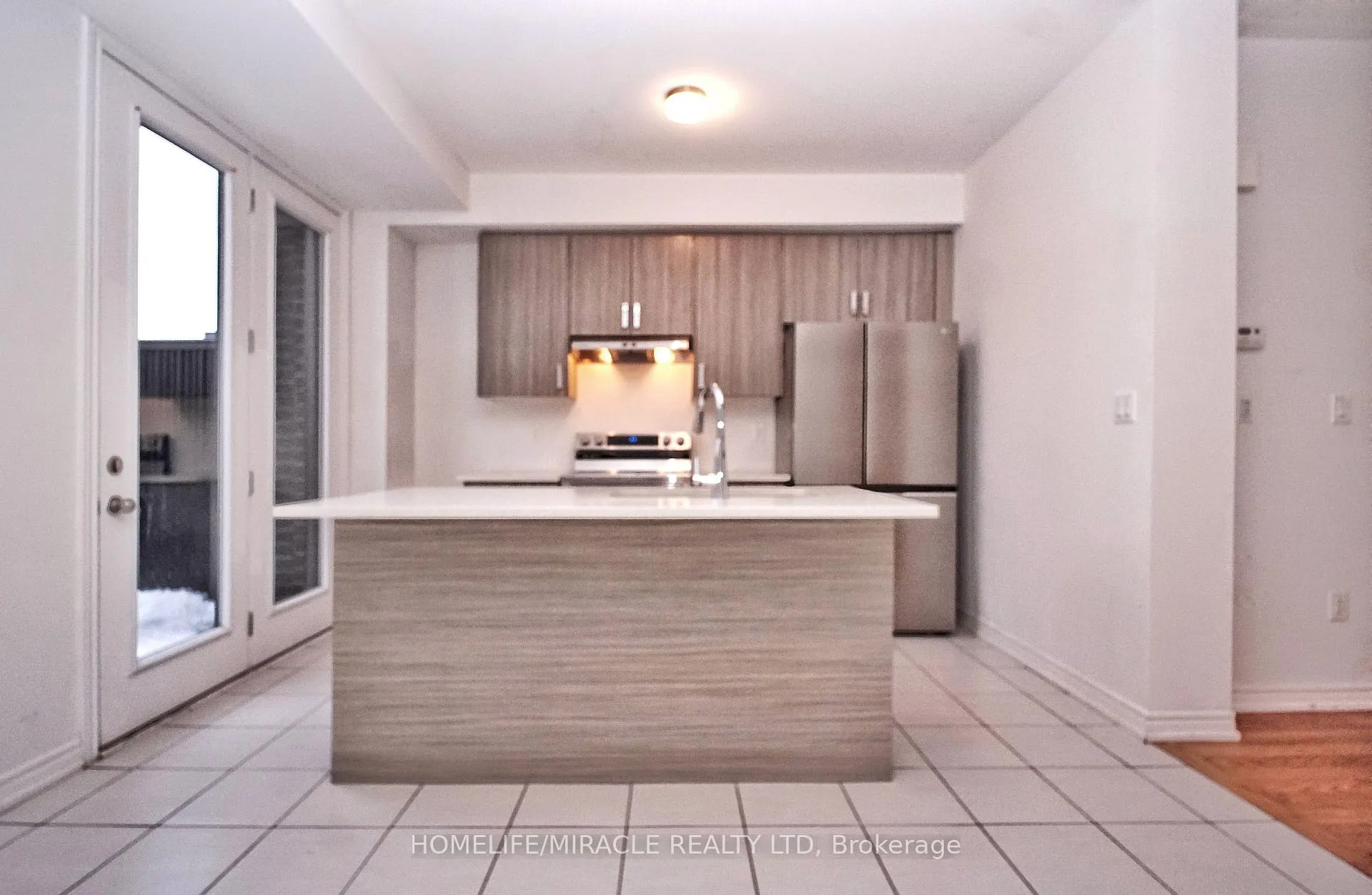 Photo 8 of 59 Sorbara Way, Whitby, Brooklin — HOMEH