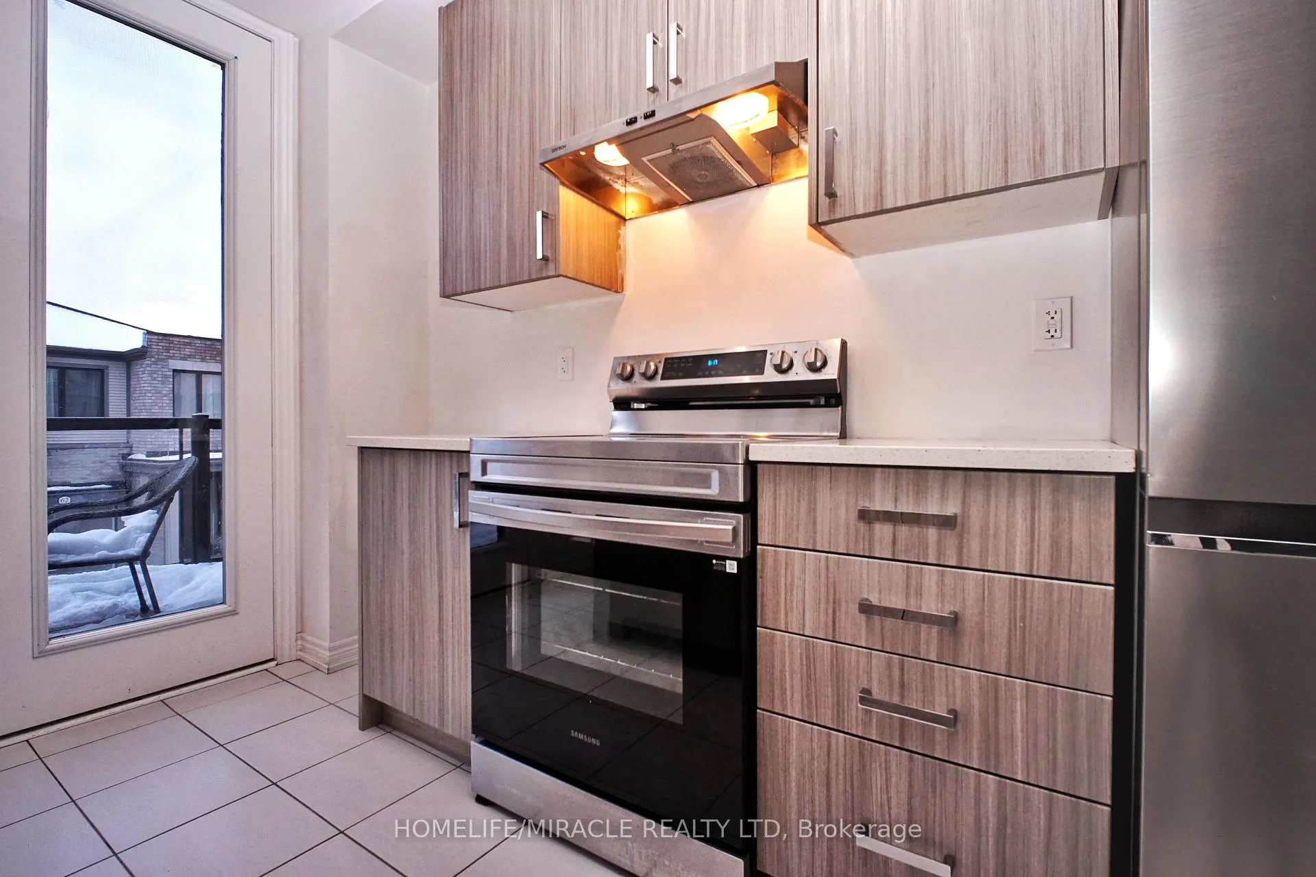 Photo 12 of 59 Sorbara Way, Whitby, Brooklin — HOMEH