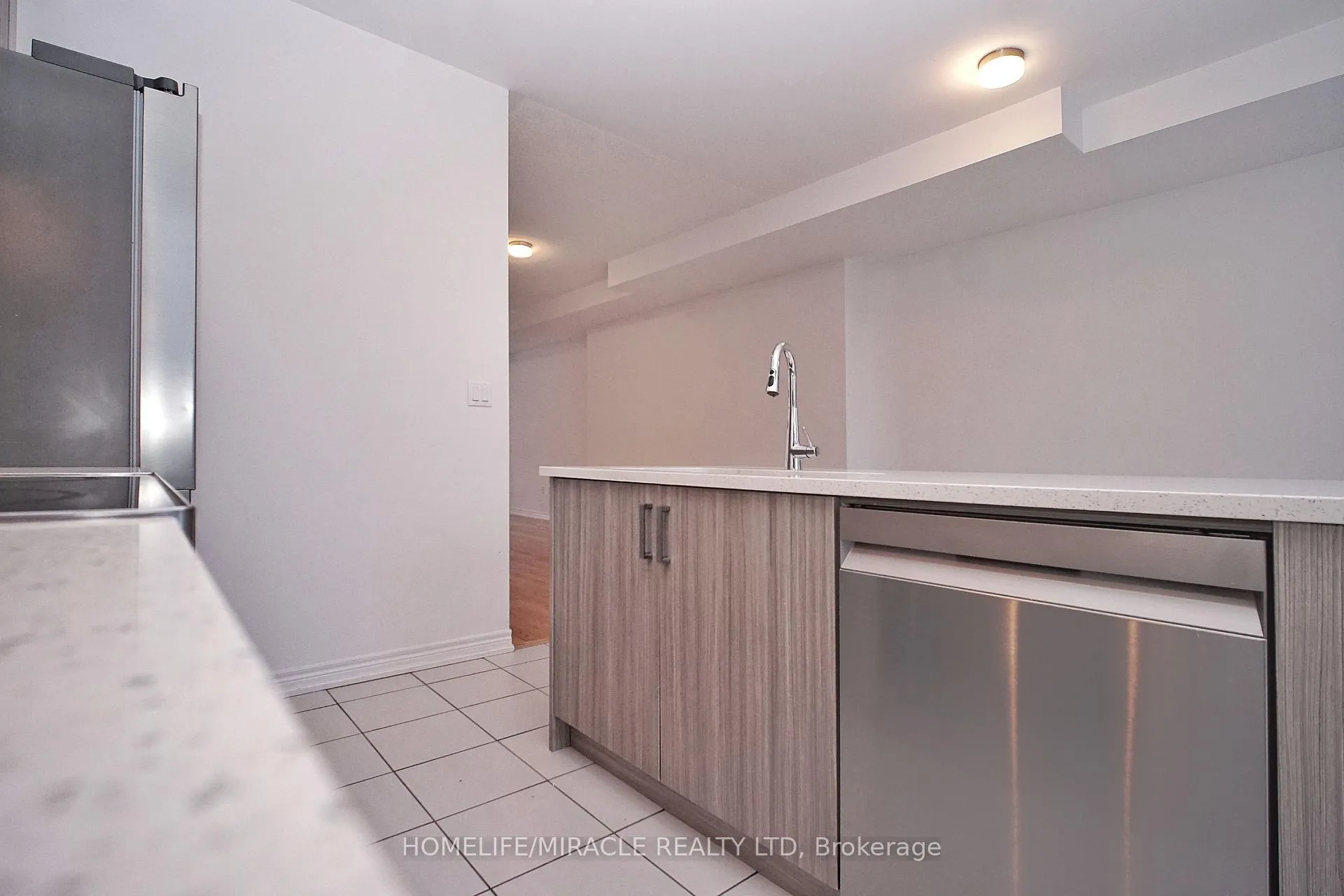 Photo 13 of 59 Sorbara Way, Whitby, Brooklin — HOMEH