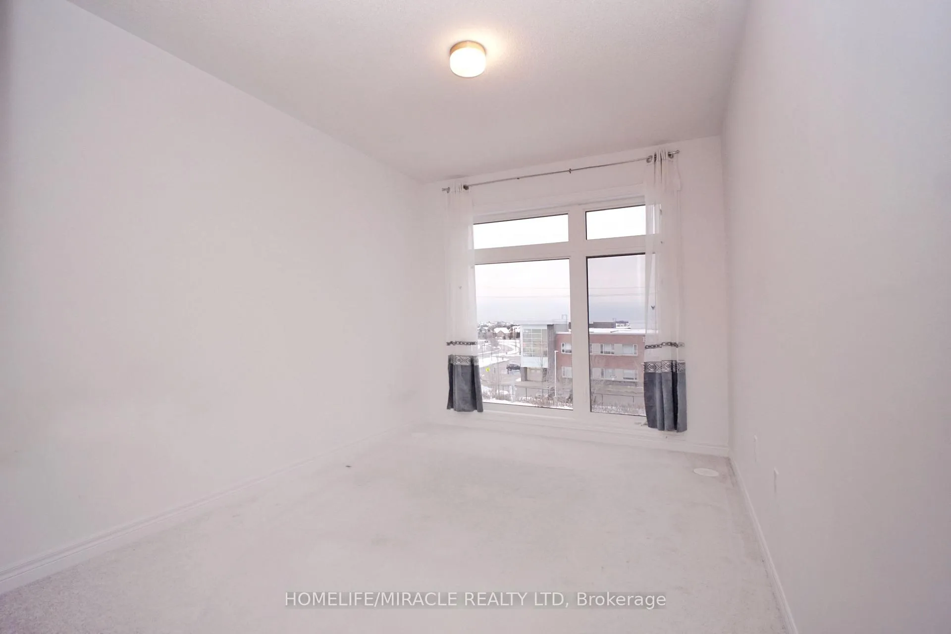 Photo 33 of 59 Sorbara Way, Whitby, Brooklin — HOMEH