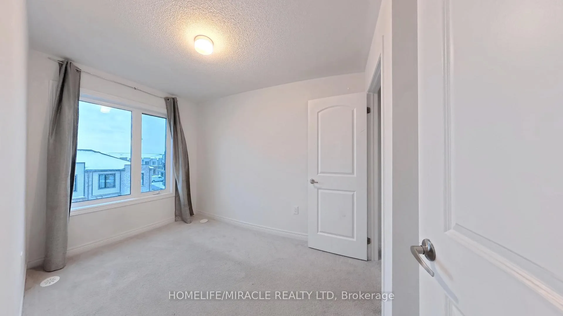Photo 35 of 59 Sorbara Way, Whitby, Brooklin — HOMEH