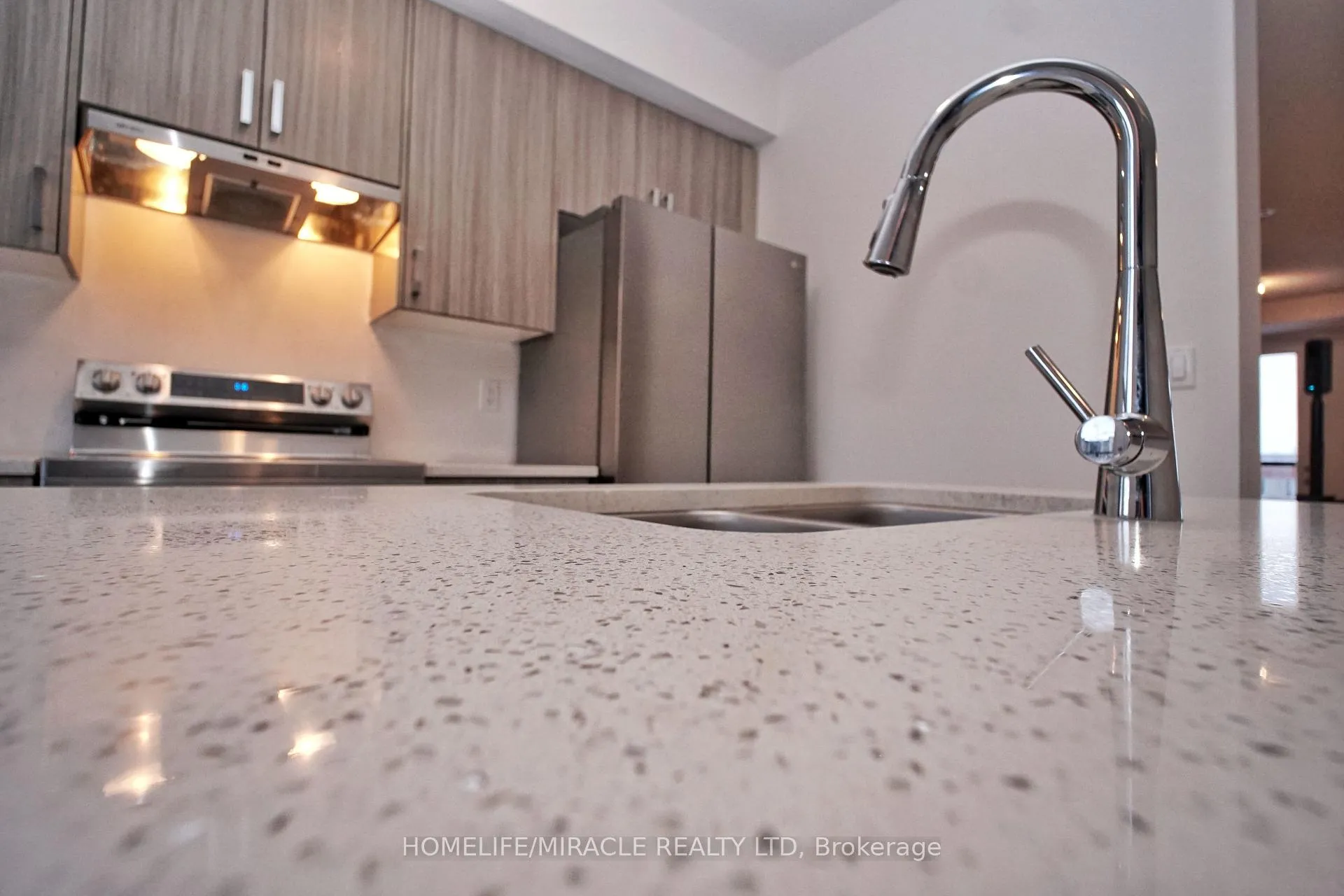 Photo 38 of 59 Sorbara Way, Whitby, Brooklin — HOMEH