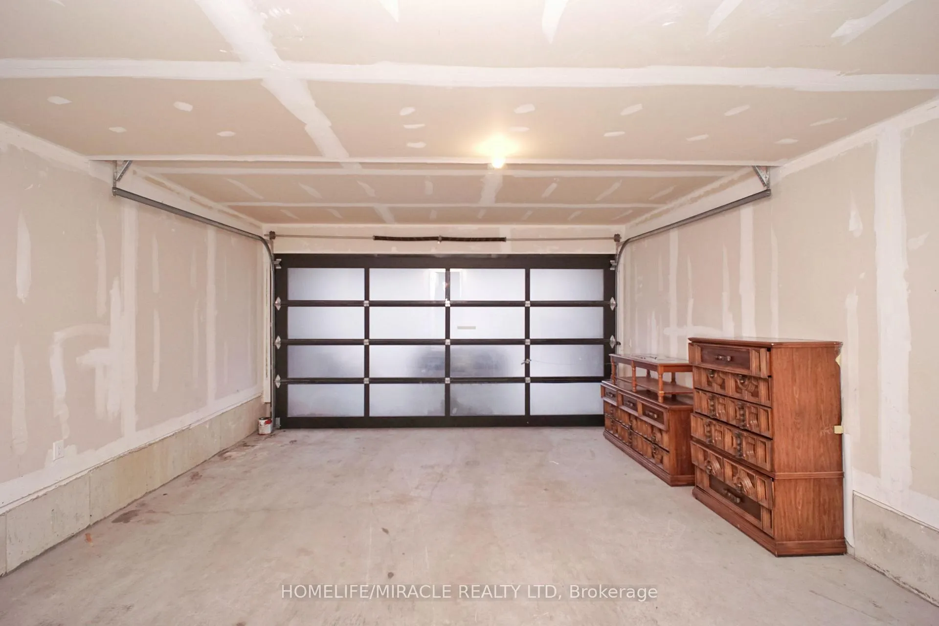 Photo 44 of 59 Sorbara Way, Whitby, Brooklin — HOMEH