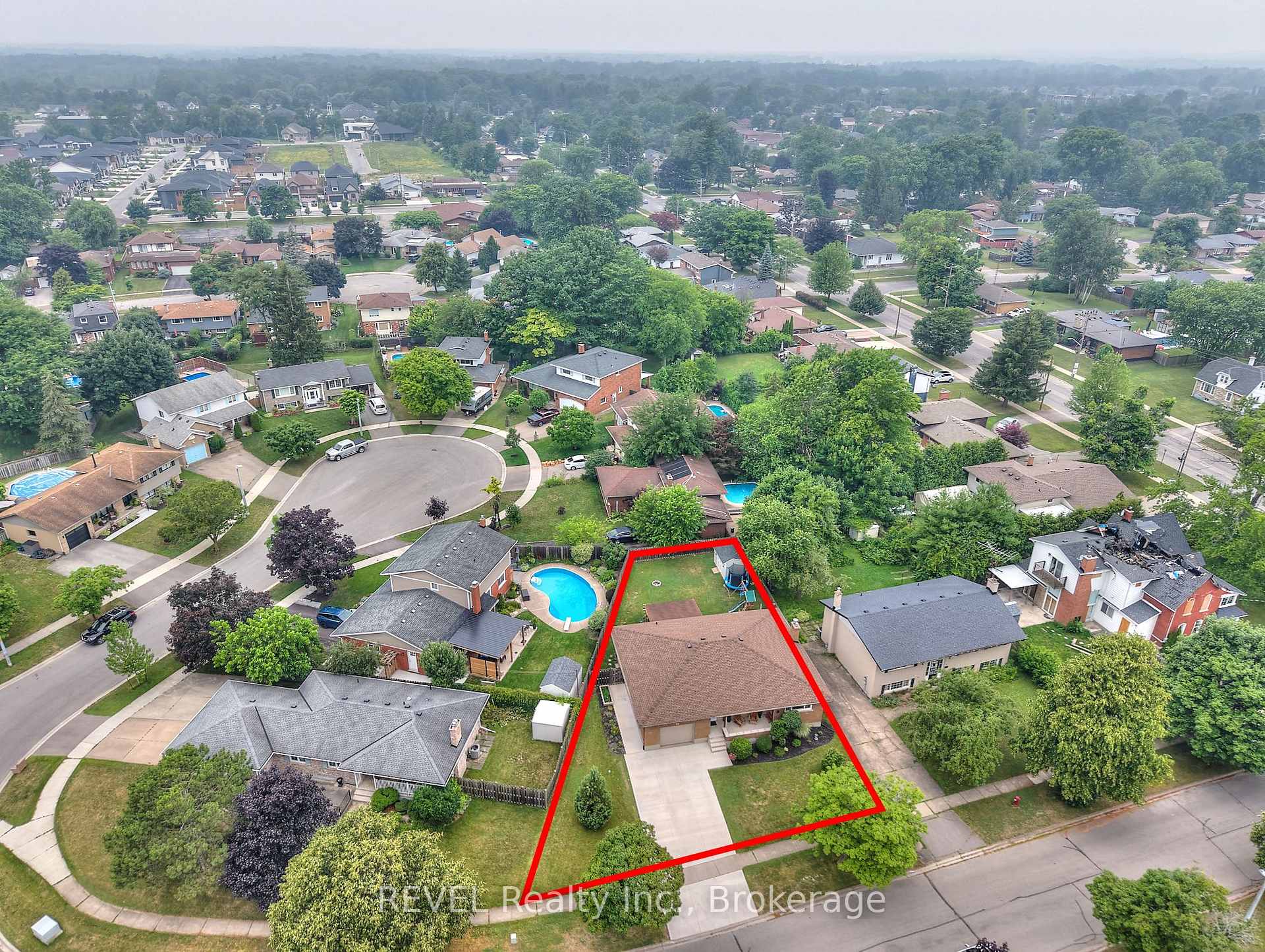 Photo 4 of 15 Wellbrook Boulevard, Welland, Prince Charles — HOMEH