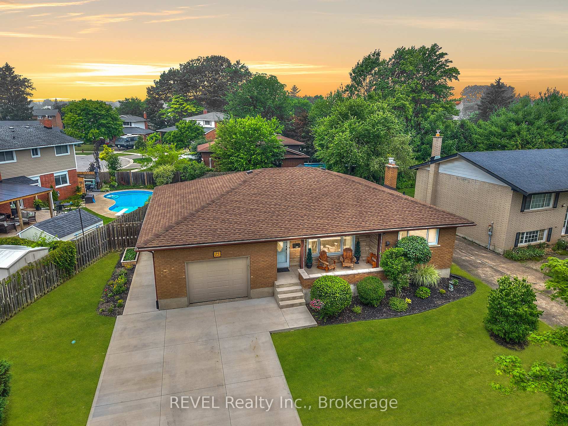 Photo 7 of 15 Wellbrook Boulevard, Welland, Prince Charles — HOMEH
