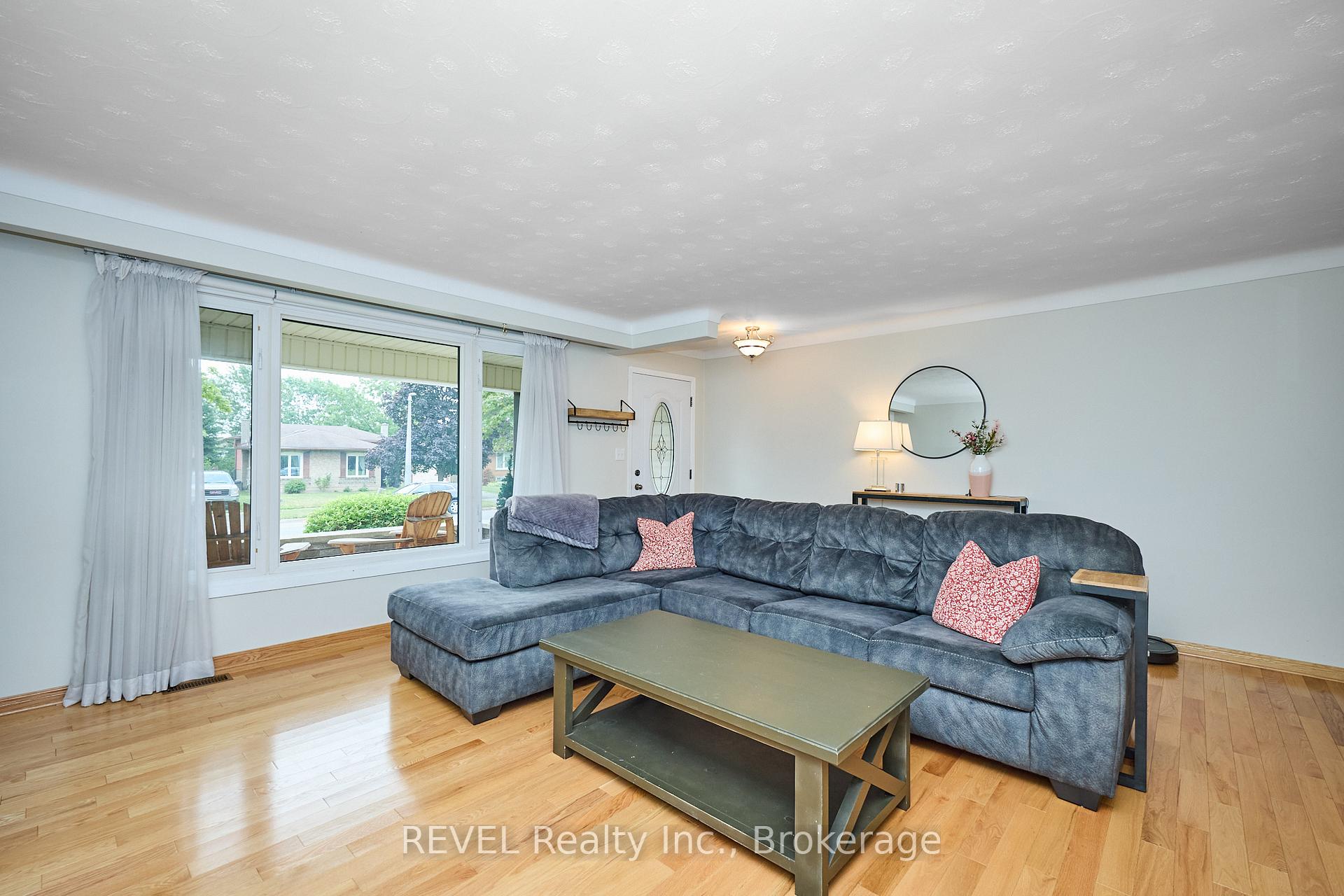 Photo 9 of 15 Wellbrook Boulevard, Welland, Prince Charles — HOMEH