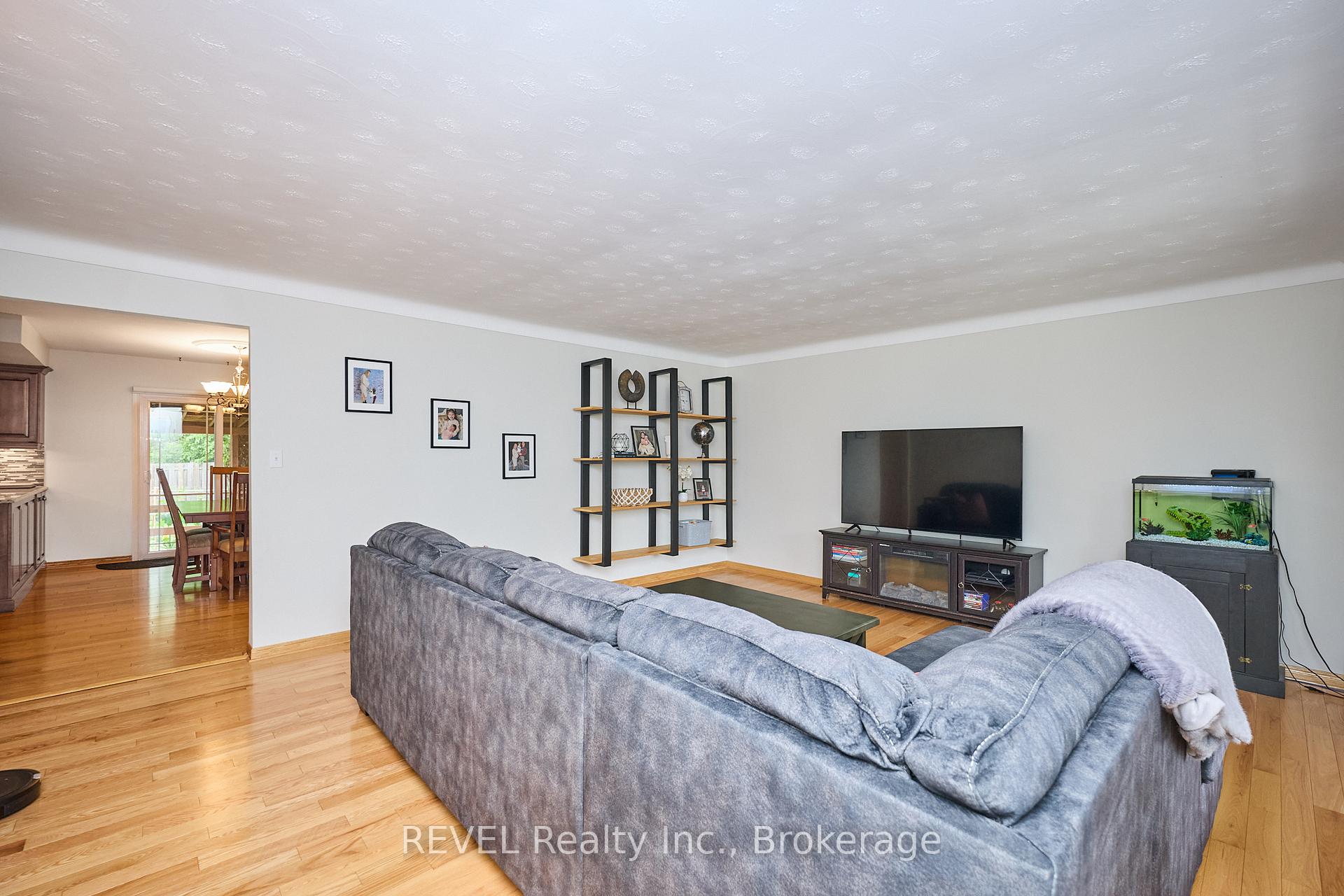 Photo 12 of 15 Wellbrook Boulevard, Welland, Prince Charles — HOMEH