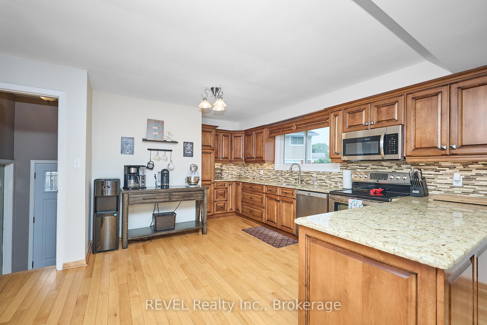 Photo 14 of 15 Wellbrook Boulevard, Welland, Prince Charles — HOMEH