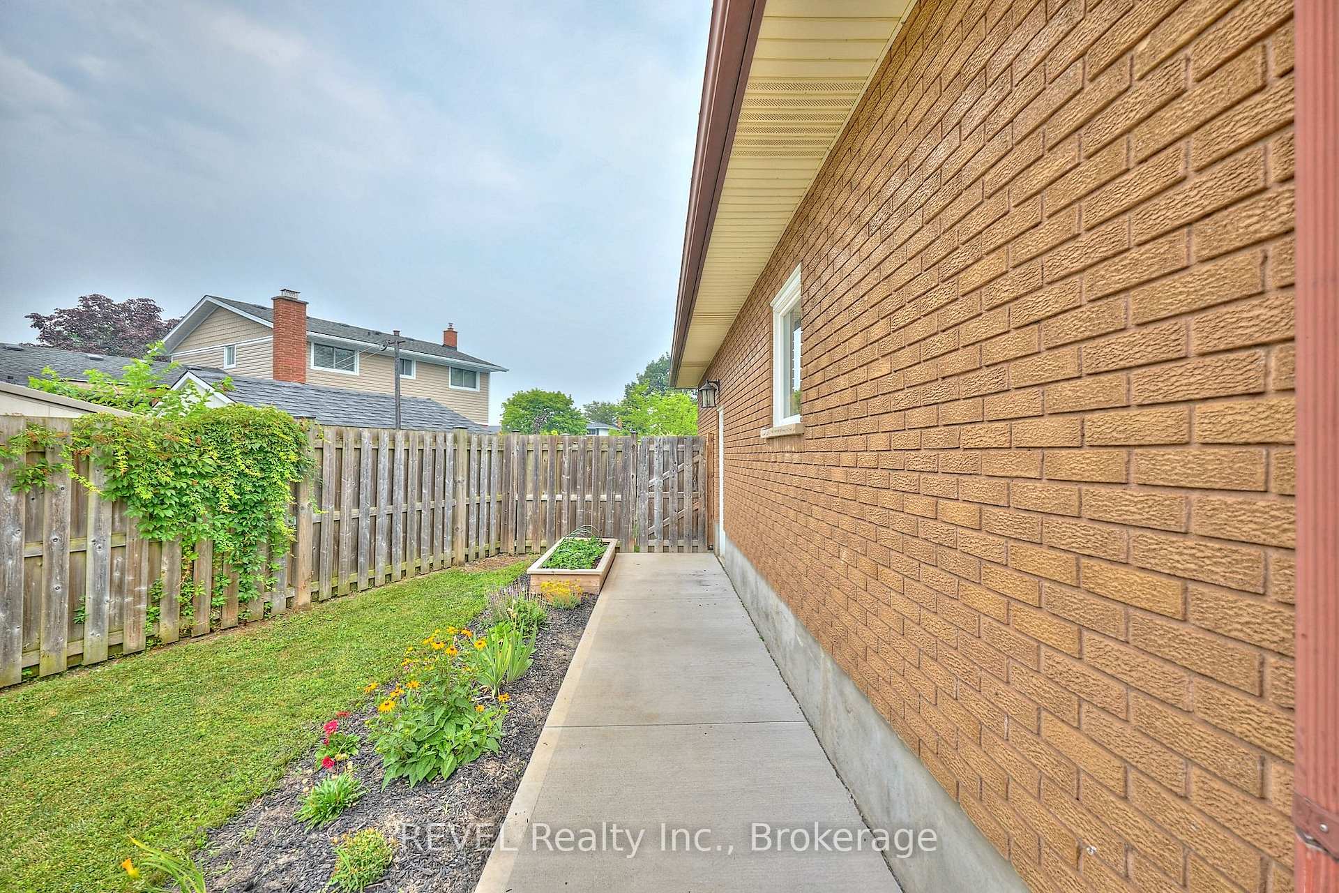 Photo 40 of 15 Wellbrook Boulevard, Welland, Prince Charles — HOMEH