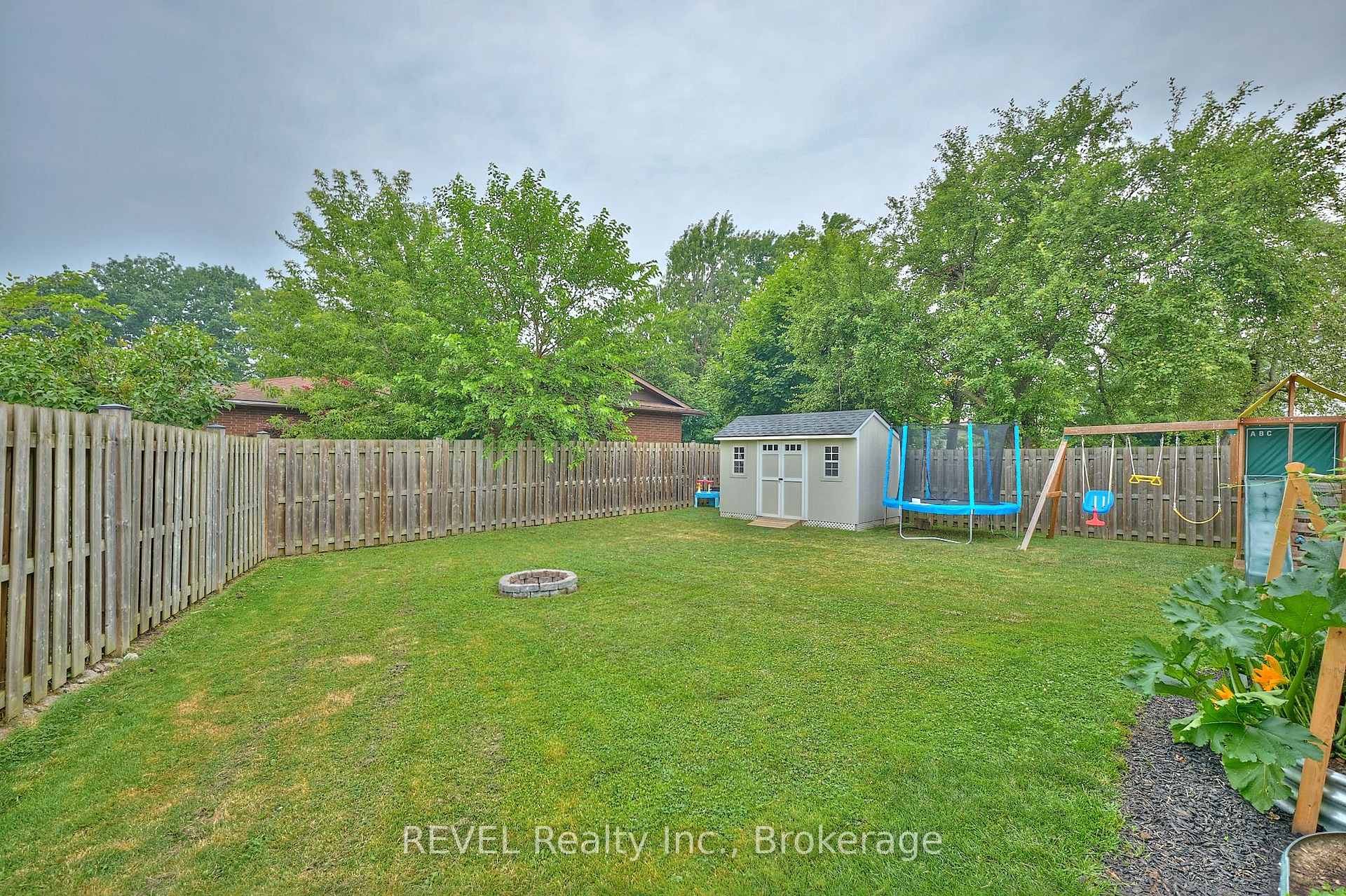 Photo 43 of 15 Wellbrook Boulevard, Welland, Prince Charles — HOMEH