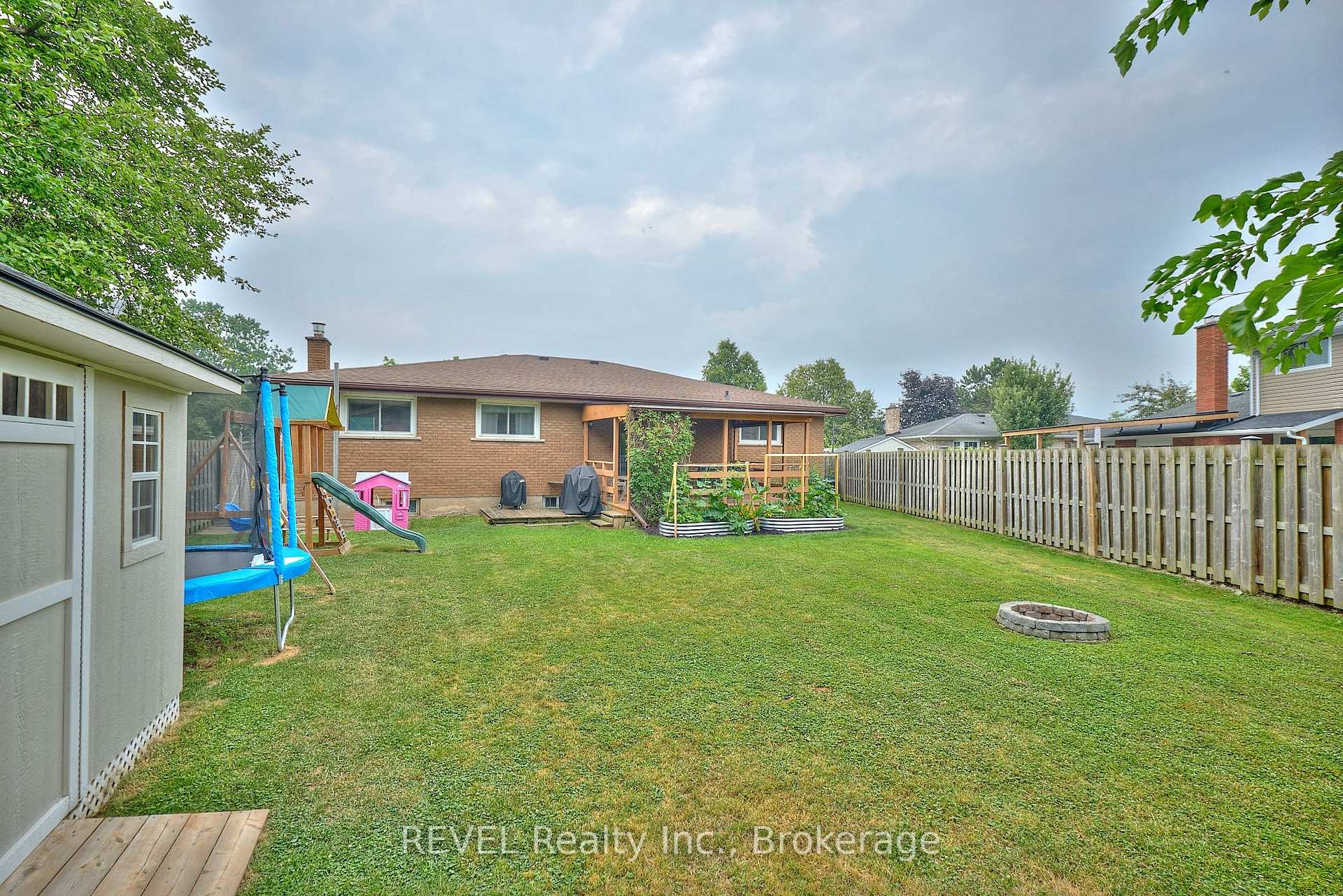 Photo 45 of 15 Wellbrook Boulevard, Welland, Prince Charles — HOMEH