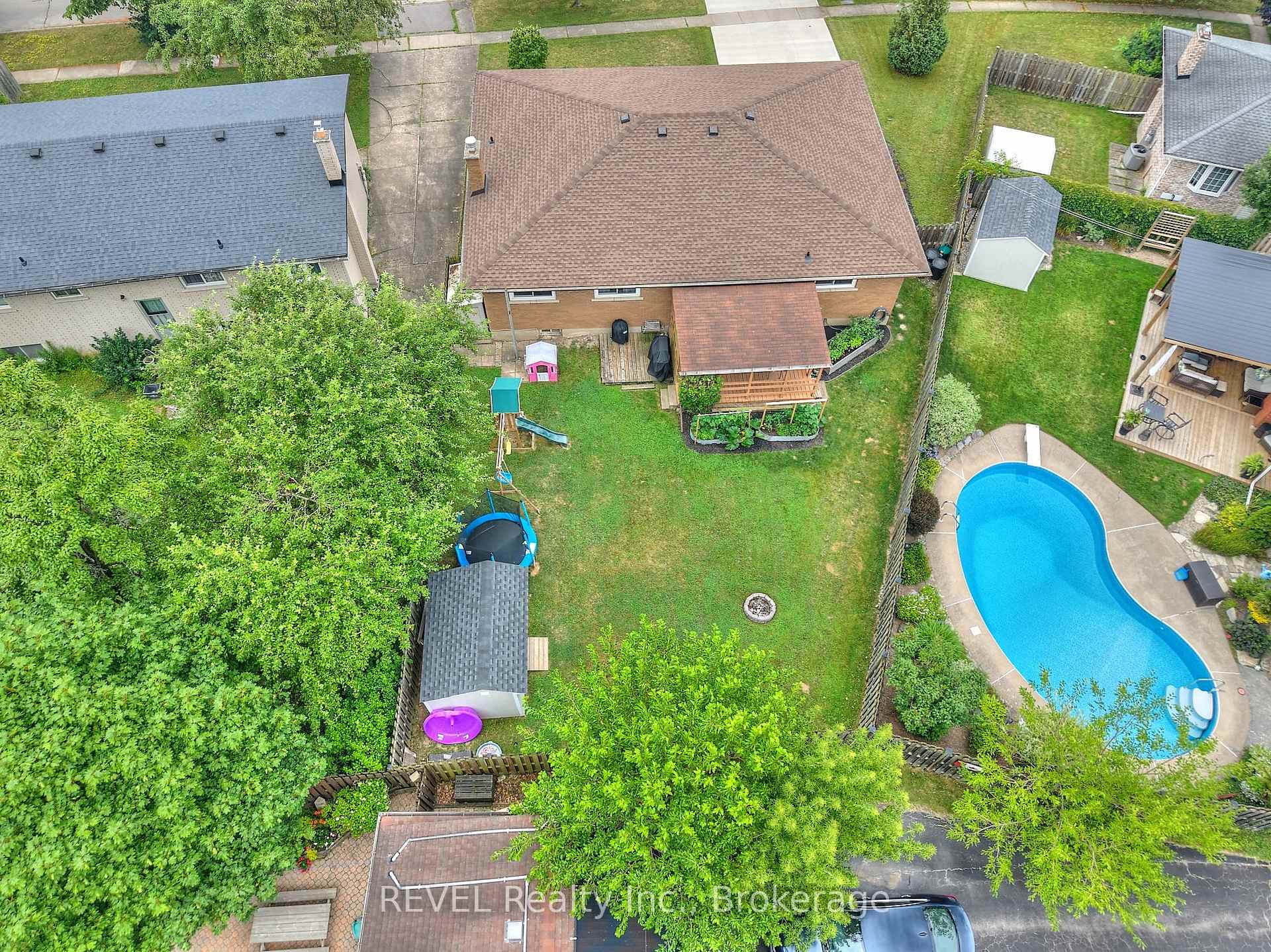 Photo 48 of 15 Wellbrook Boulevard, Welland, Prince Charles — HOMEH