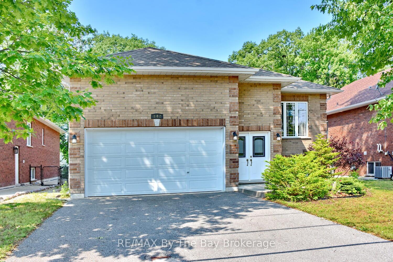 Front of 142 Sunnidale Road S