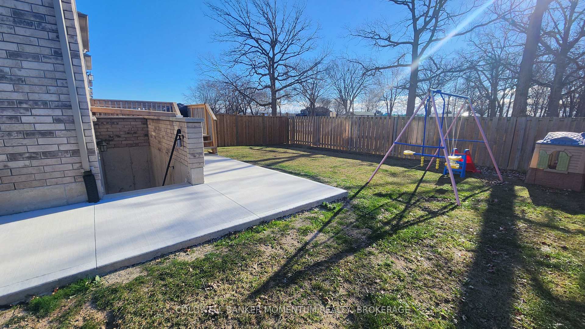 Photo 3 of 5 Laurent Avenue, Welland, Lincoln/Crowland — HOMEH