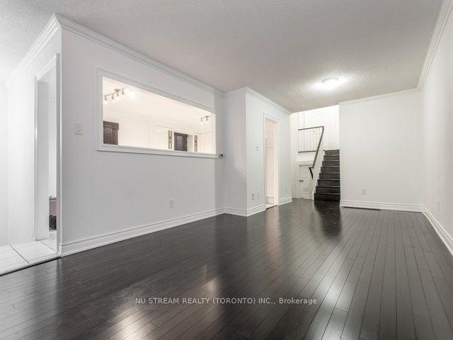 Photo 2 of 8 Peachtree Place, Vaughan, Glen Shields — HOMEH