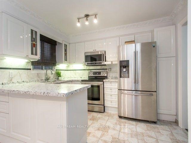 Photo 4 of 8 Peachtree Place, Vaughan, Glen Shields — HOMEH