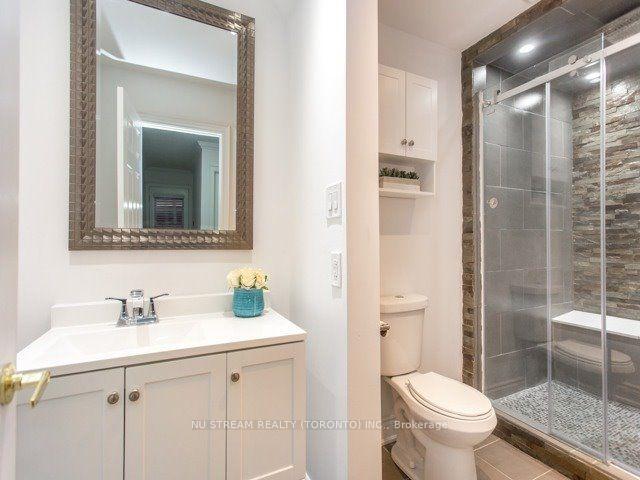 Photo 9 of 8 Peachtree Place, Vaughan, Glen Shields — HOMEH