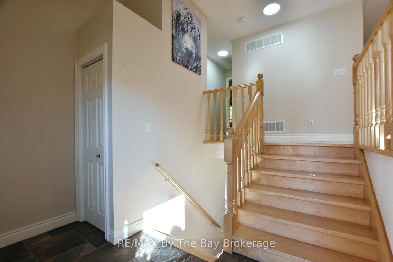Photo 23 of 60 Caribou Trail, Wasaga Beach — HOMEH
