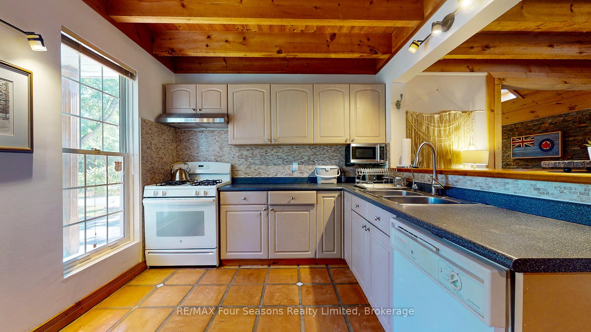 Photo 13 of 173 Brooker Boulevard, Blue Mountains — HOMEH