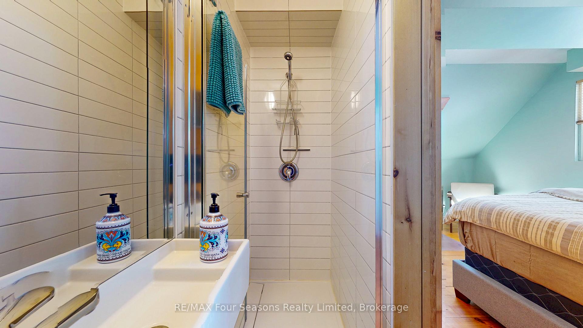 Photo 33 of 173 Brooker Boulevard, Blue Mountains — HOMEH