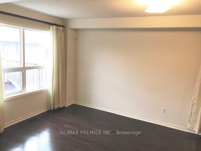 Photo 5 of 61 Manordale Crescent, Vaughan, Vellore Village — HOMEH