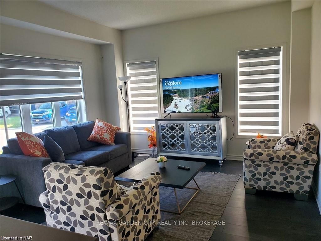 Front of Unit 195, 8 Hills Thistle Drive
