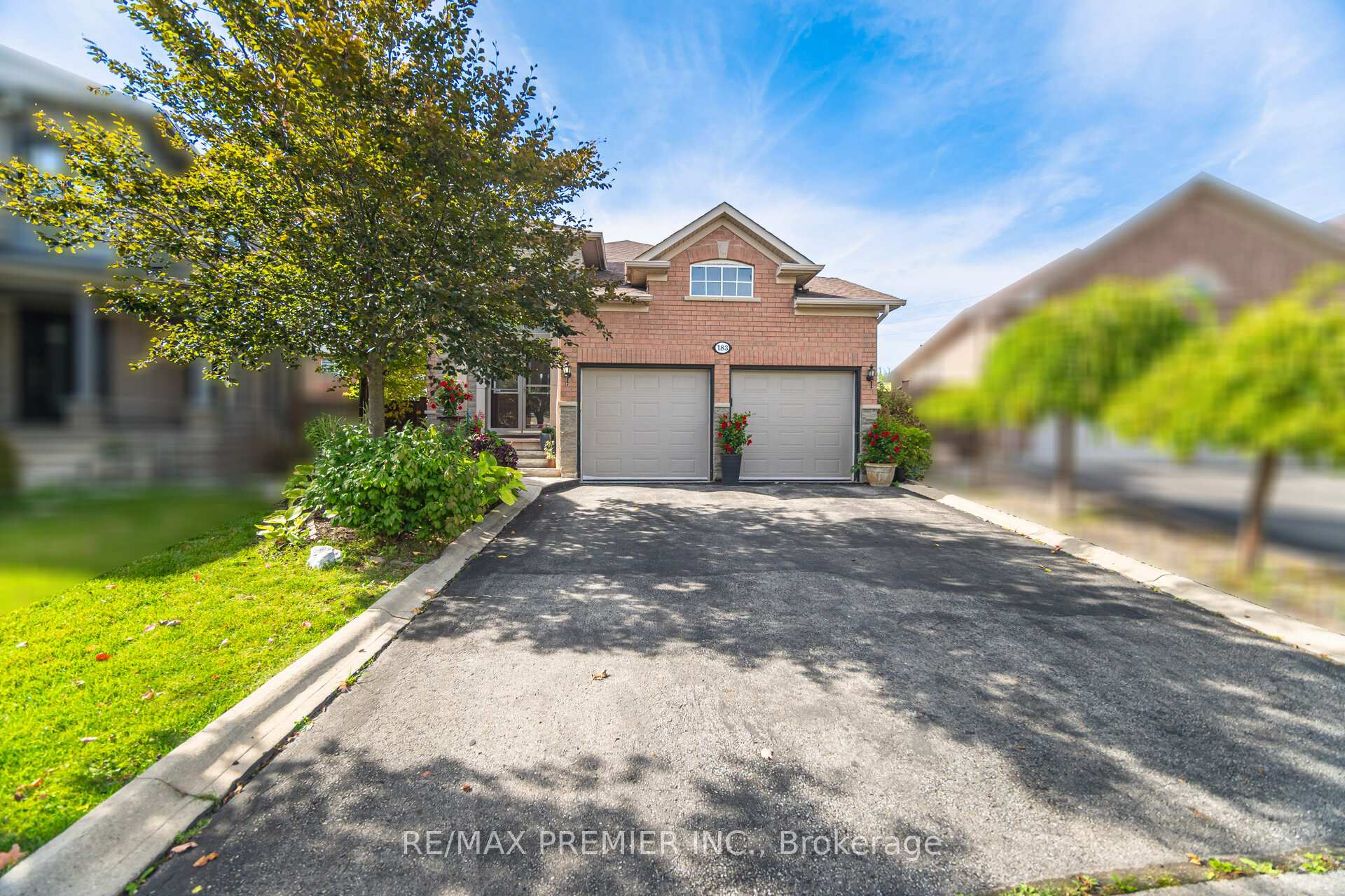 Photo 2 of 183 Regency View Heights, Vaughan, Rural Vaughan — HOMEH