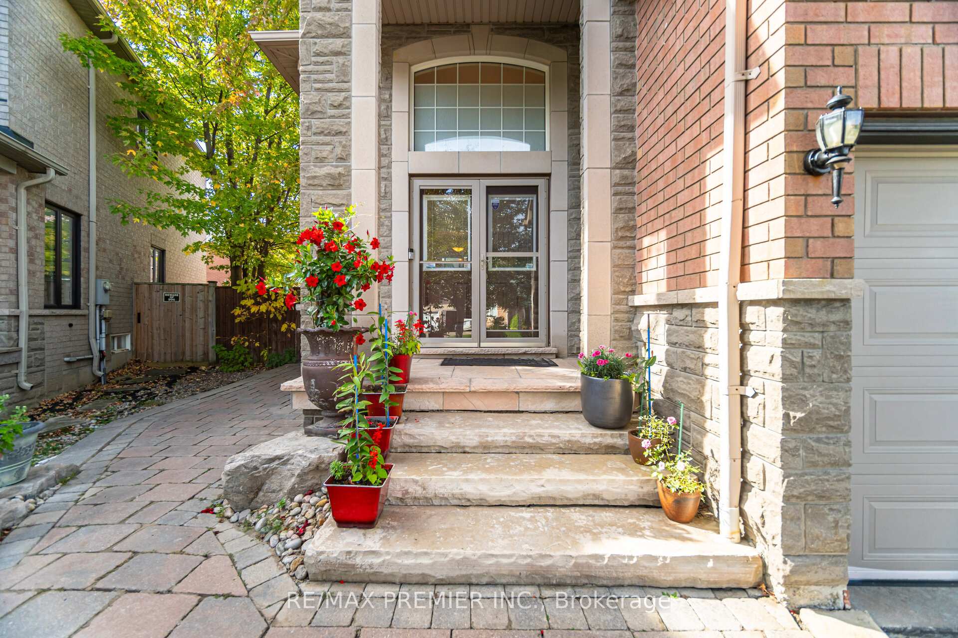 Photo 3 of 183 Regency View Heights, Vaughan, Rural Vaughan — HOMEH