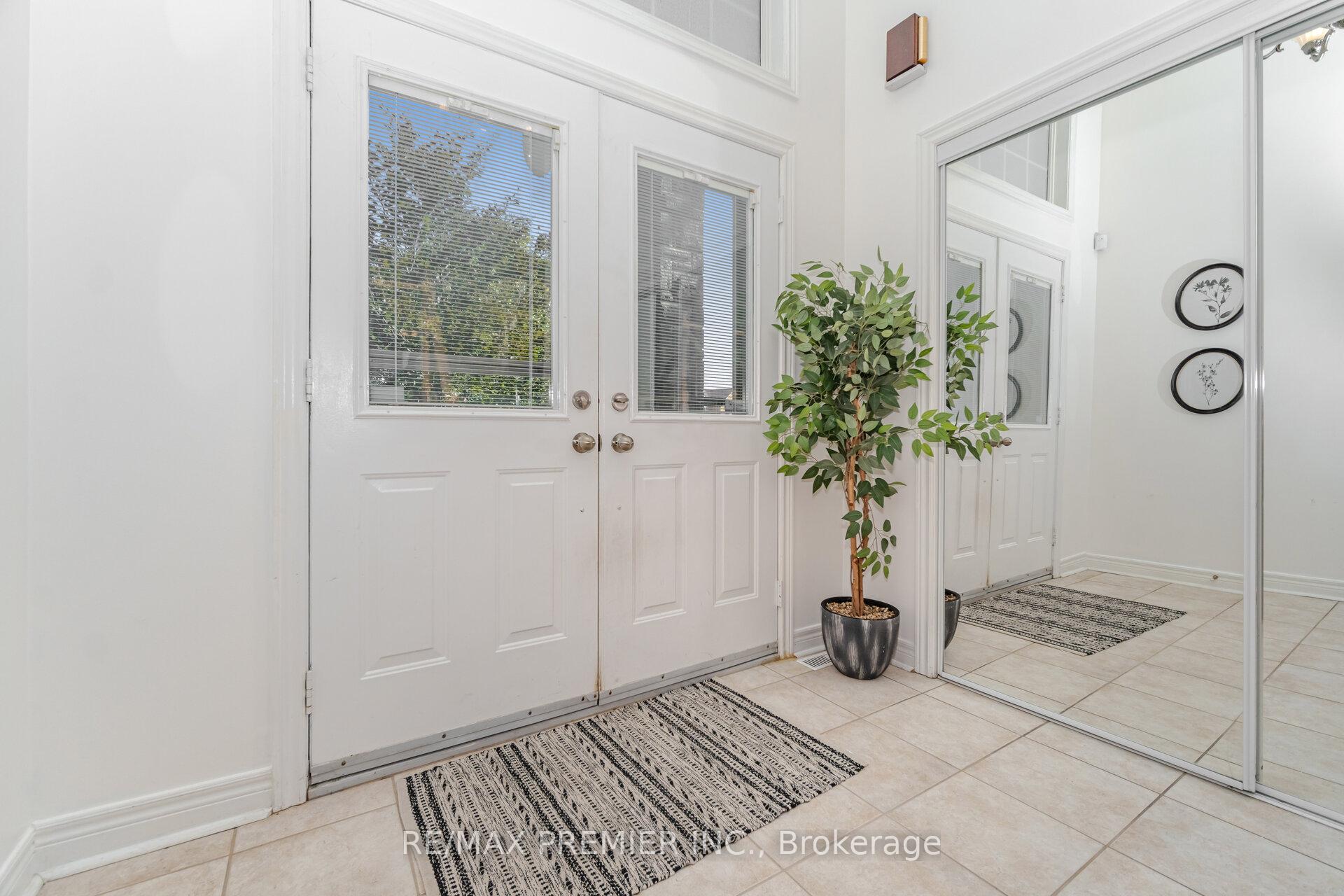 Photo 4 of 183 Regency View Heights, Vaughan, Rural Vaughan — HOMEH