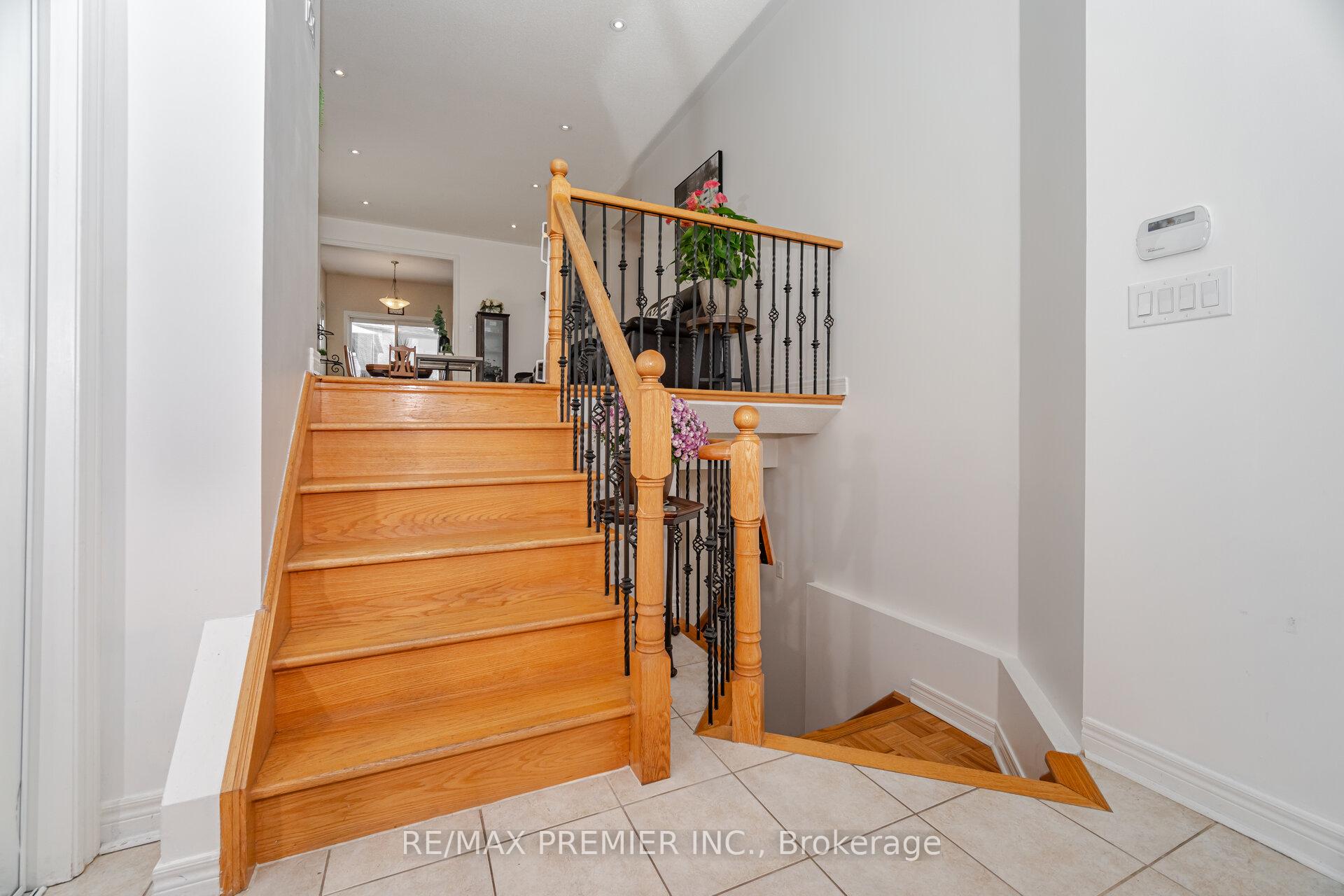 Photo 5 of 183 Regency View Heights, Vaughan, Rural Vaughan — HOMEH