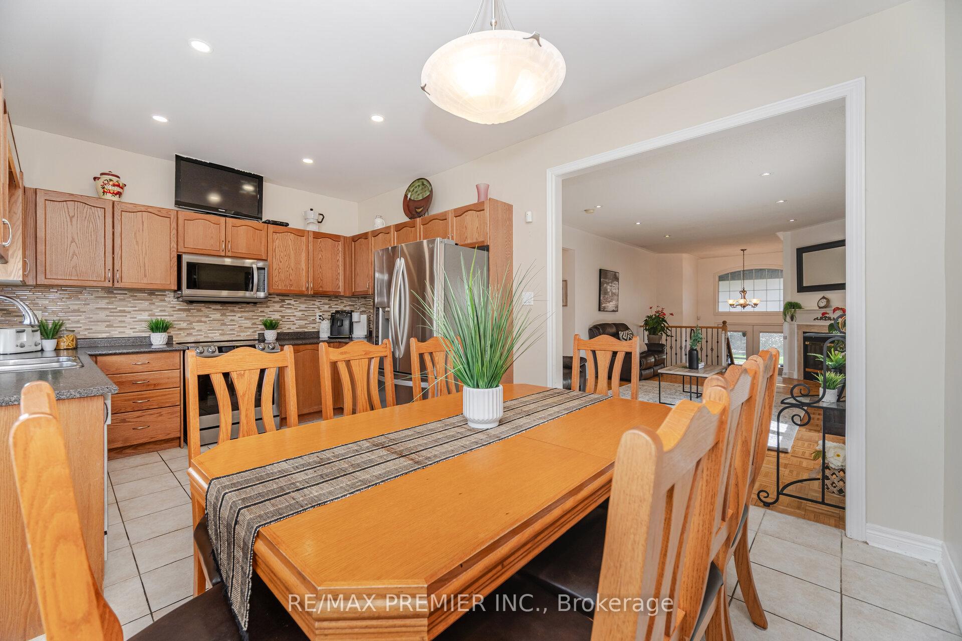 Photo 11 of 183 Regency View Heights, Vaughan, Rural Vaughan — HOMEH