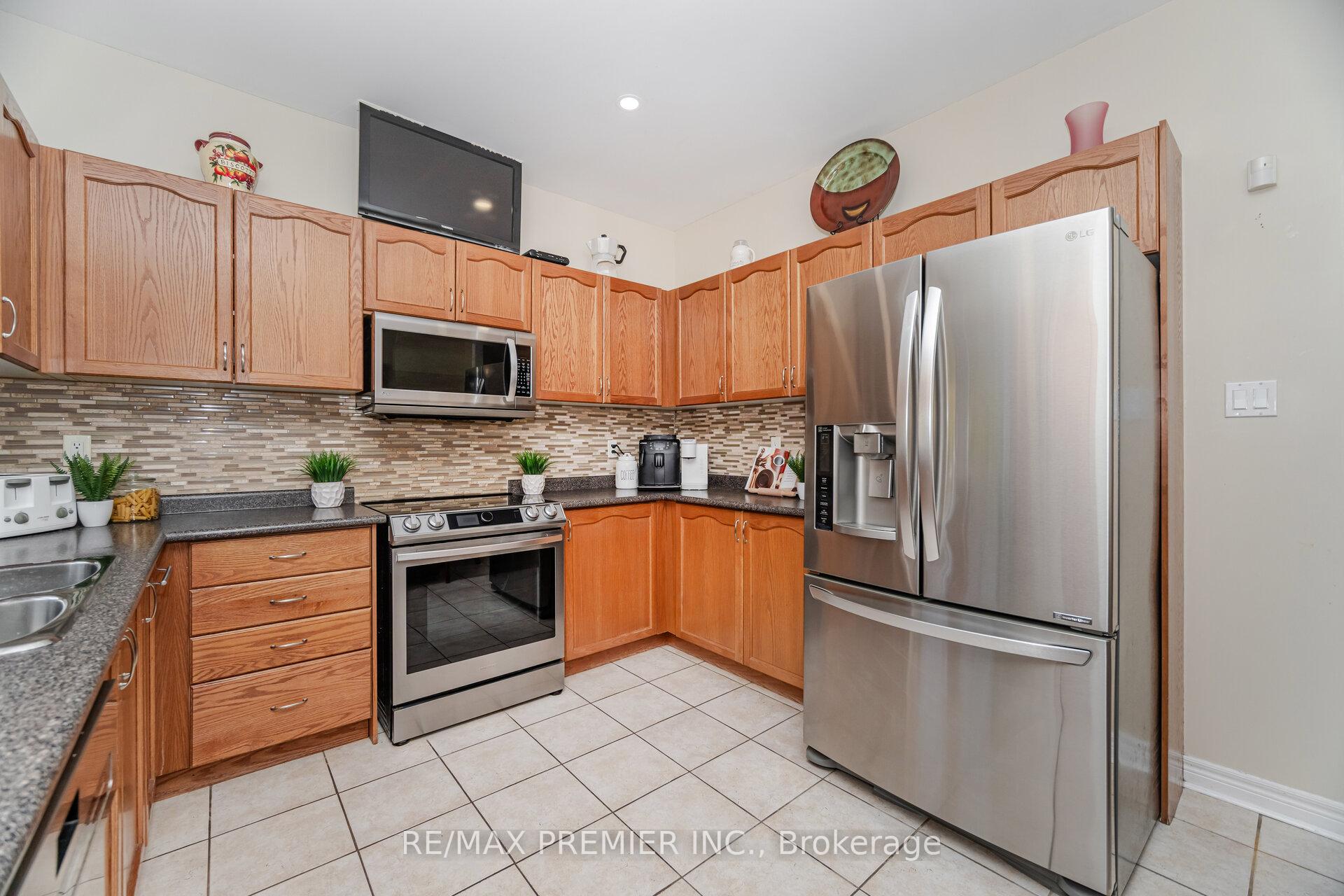 Photo 13 of 183 Regency View Heights, Vaughan, Rural Vaughan — HOMEH
