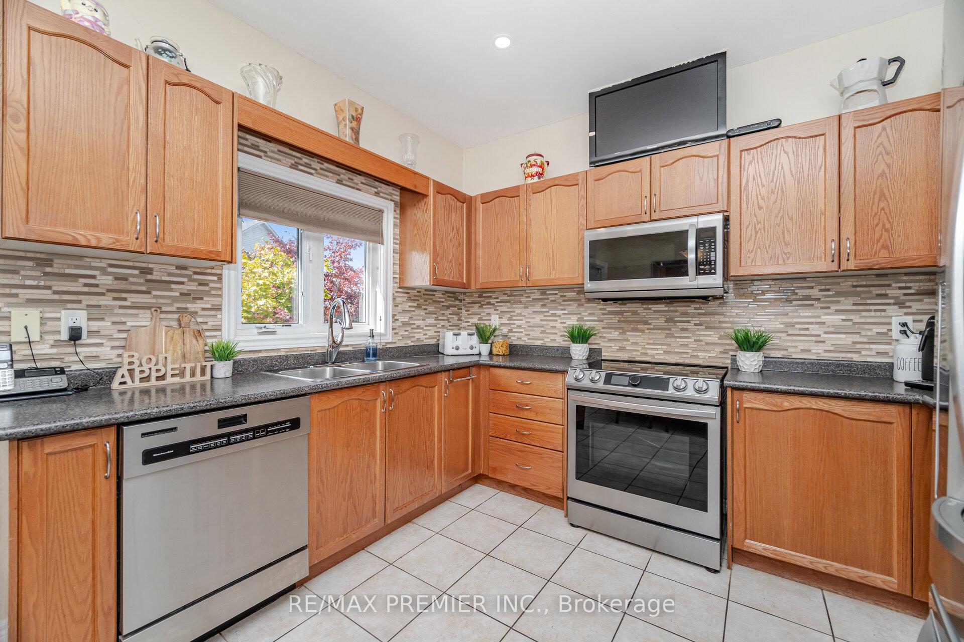 Photo 14 of 183 Regency View Heights, Vaughan, Rural Vaughan — HOMEH