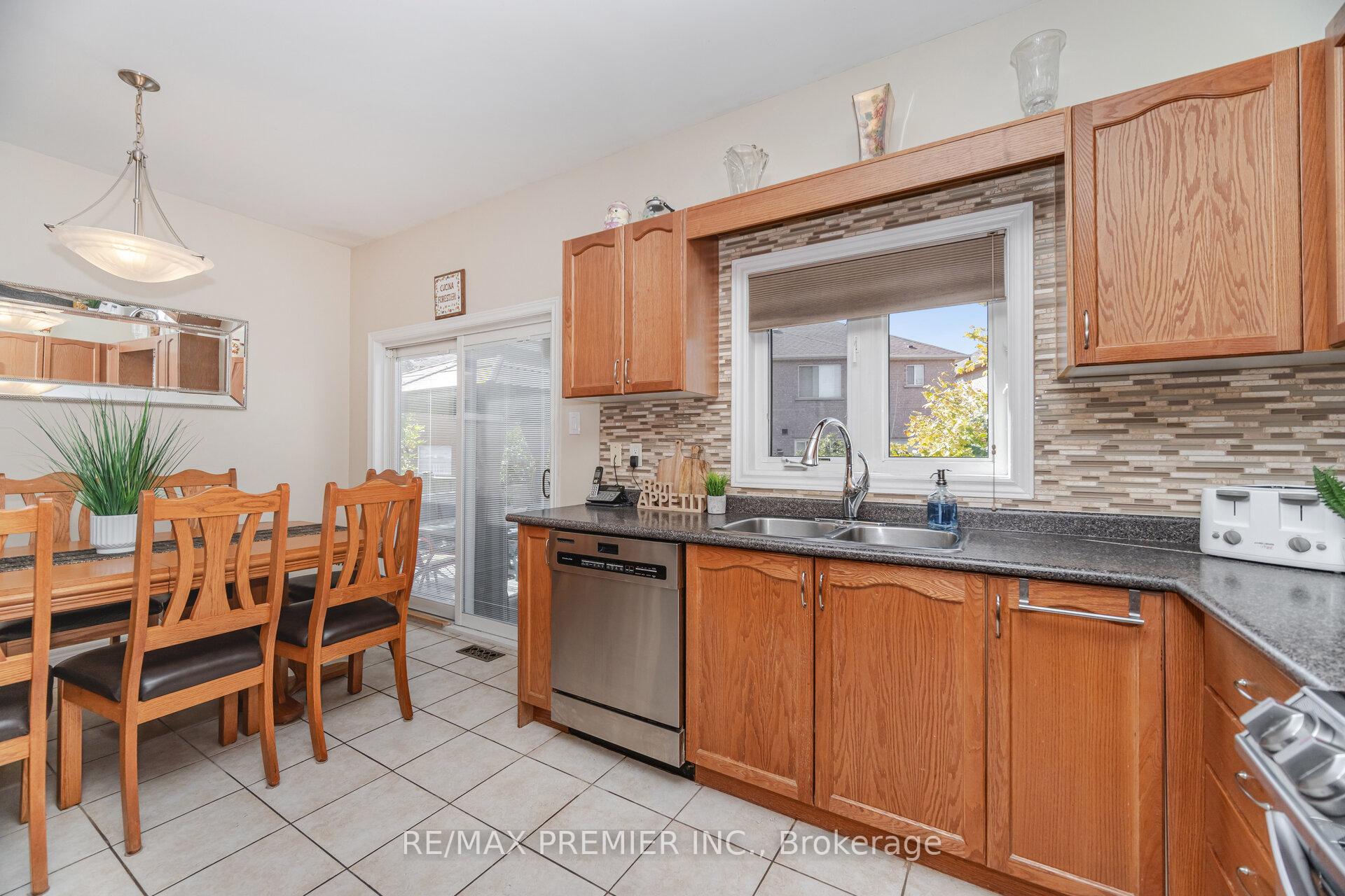 Photo 16 of 183 Regency View Heights, Vaughan, Rural Vaughan — HOMEH