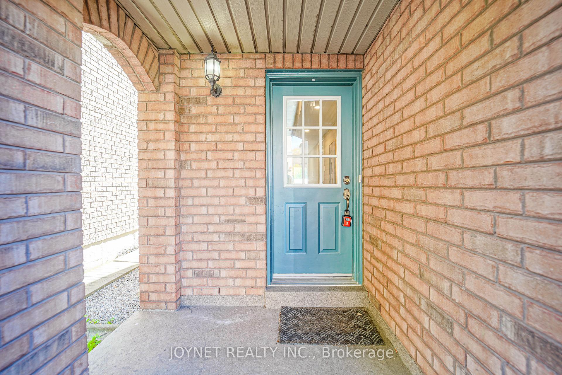 Photo 2 of 243 Yellowood Circle, Vaughan, Patterson — HOMEH