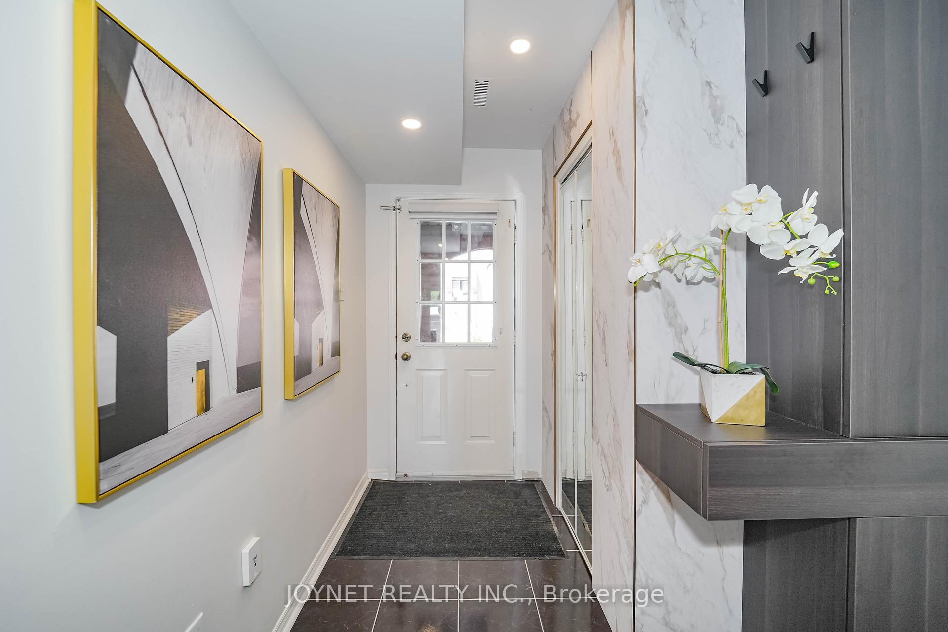 Photo 3 of 243 Yellowood Circle, Vaughan, Patterson — HOMEH