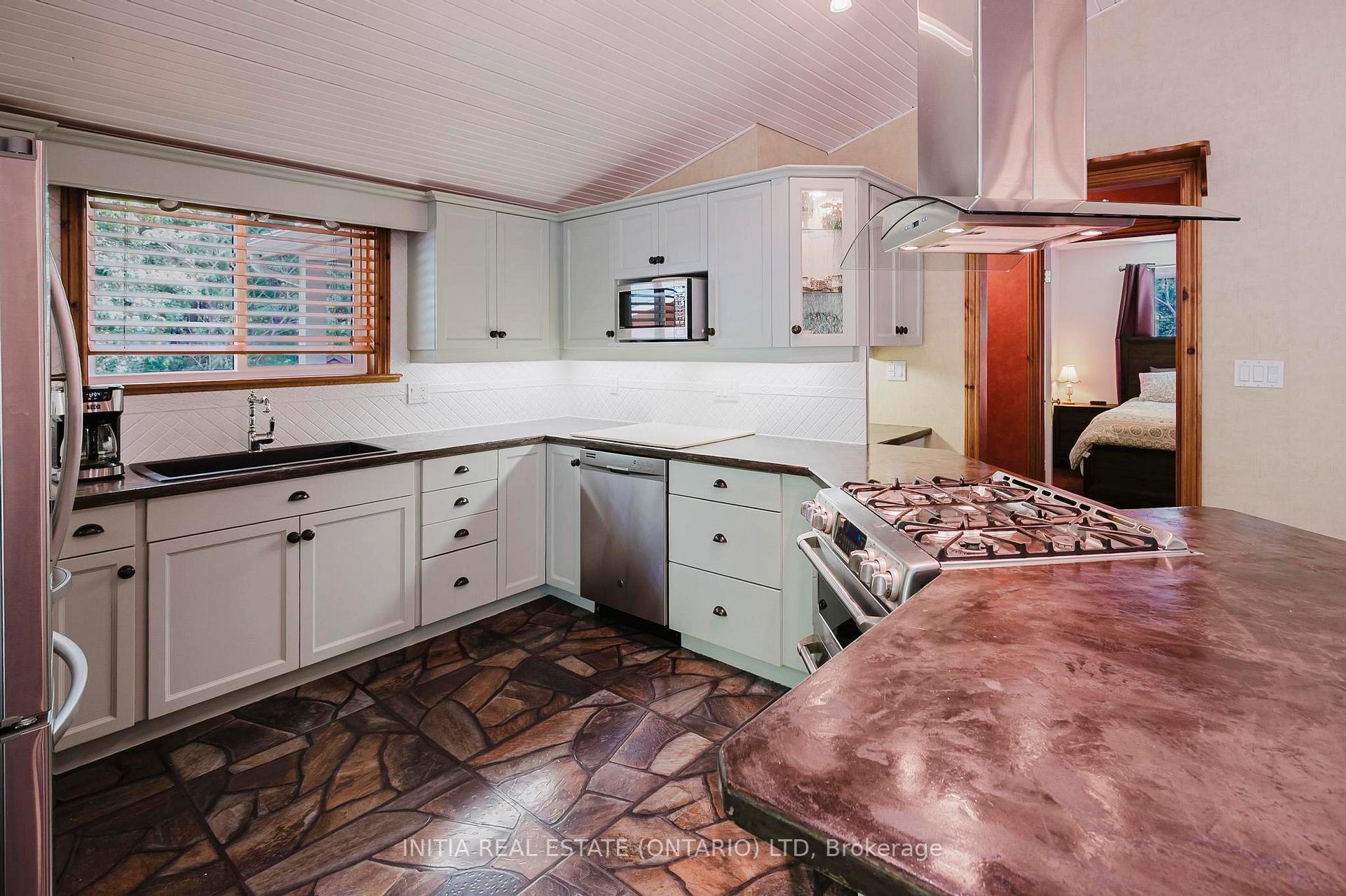 Photo 10 of 77812 Orchard Line, Bluewater, Bayfield — HOMEH