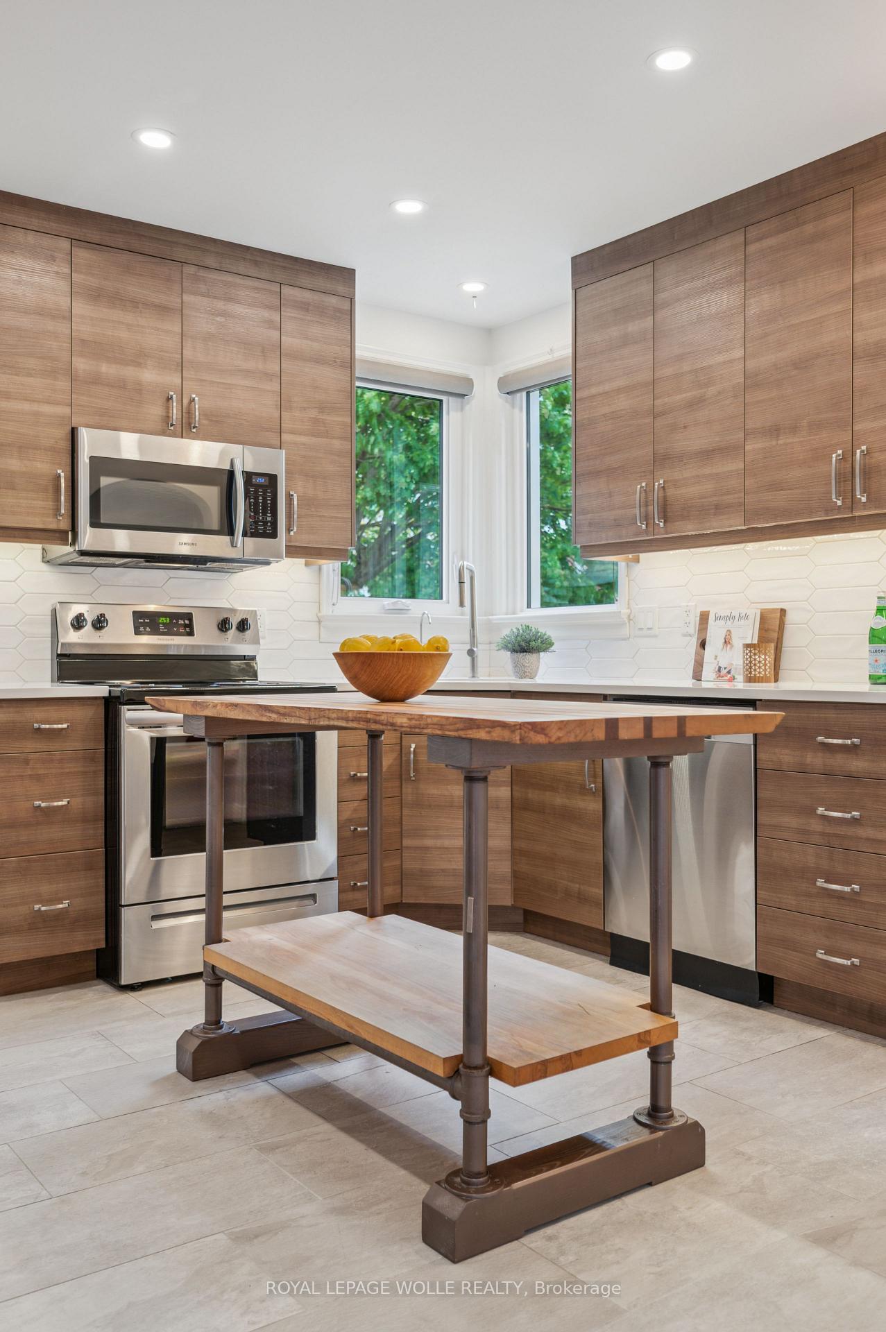 Photo 12 of 158 Lucan Avenue, Waterloo — HOMEH