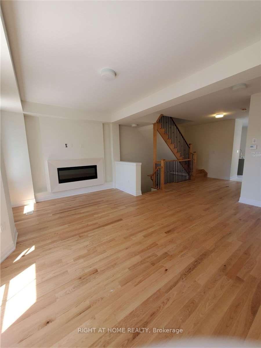 Photo 4 of Unit 3, 2 Church Street, Vaughan, Maple — HOMEH
