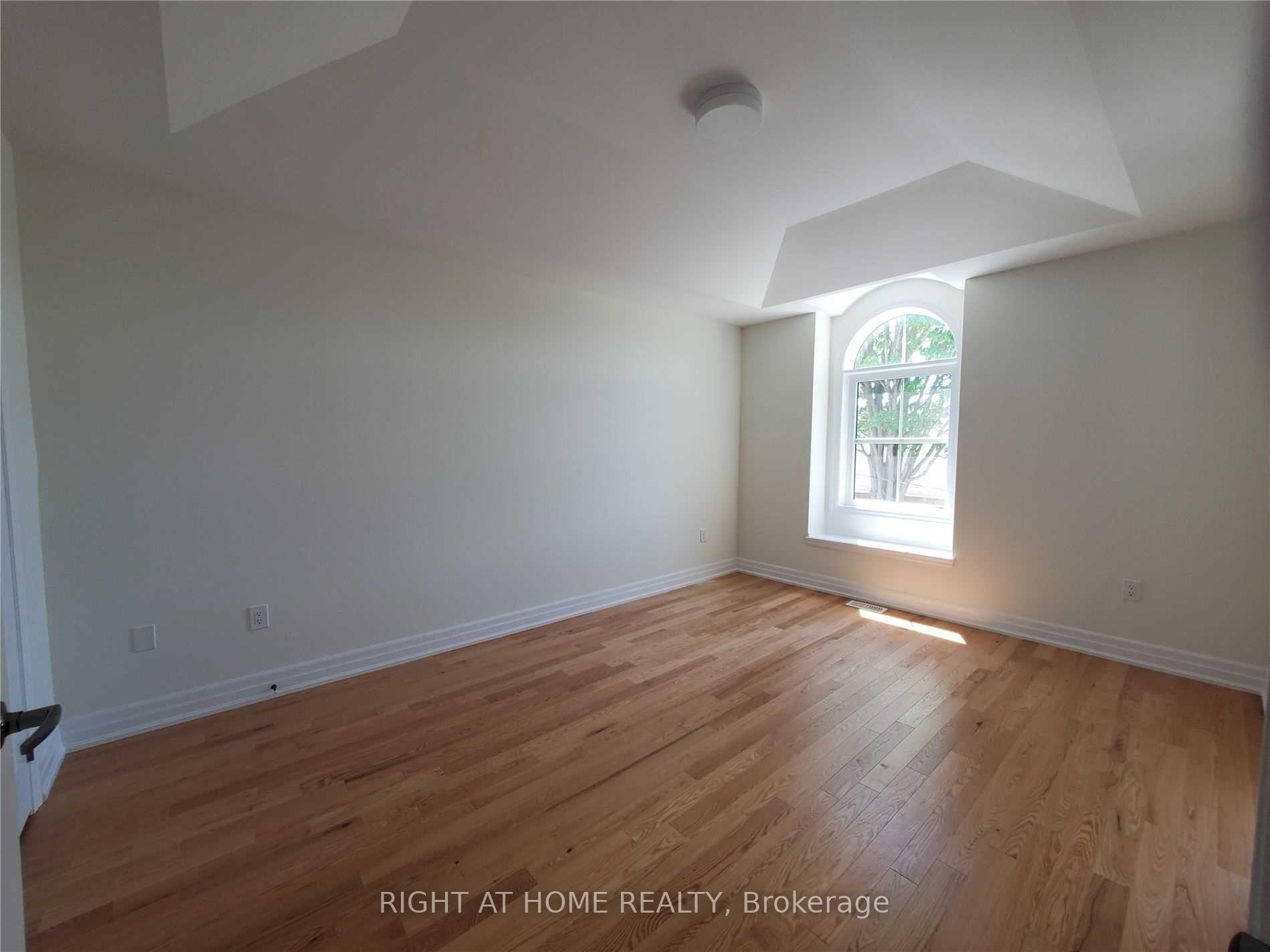 Photo 7 of Unit 3, 2 Church Street, Vaughan, Maple — HOMEH