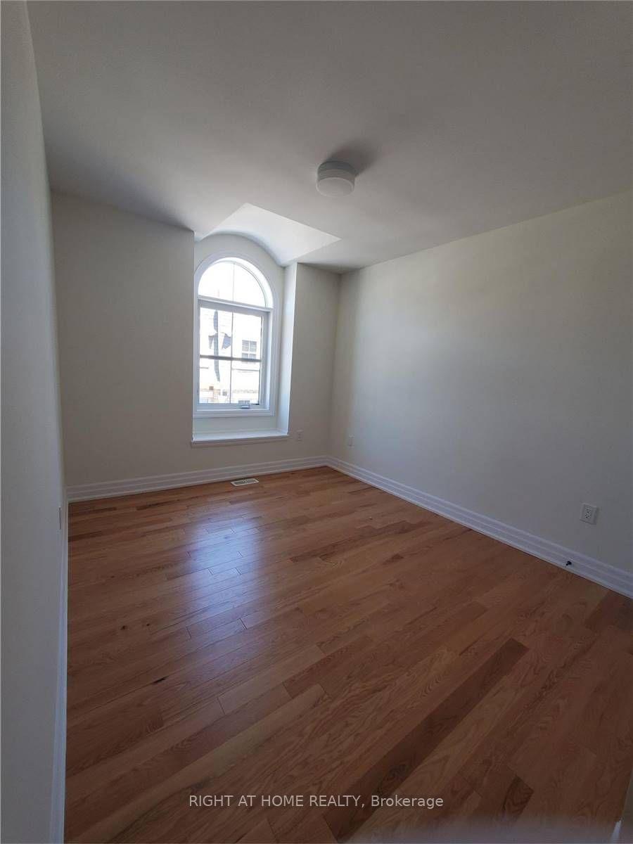 Photo 9 of Unit 3, 2 Church Street, Vaughan, Maple — HOMEH