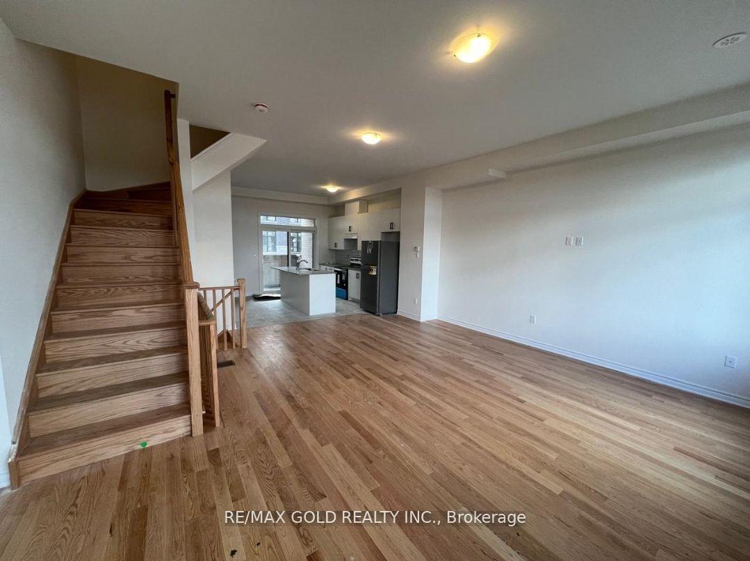 Photo 3 of 83 Inverary Crescent, Vaughan, Elder Mills — HOMEH