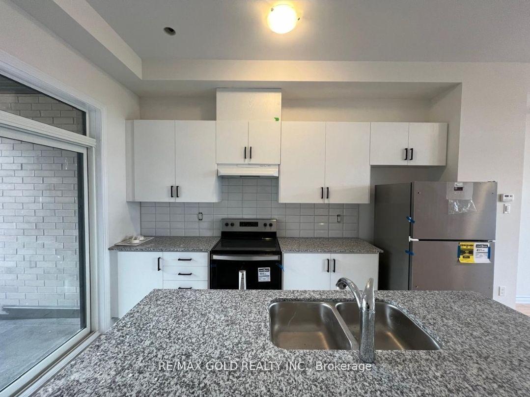 Photo 5 of 83 Inverary Crescent, Vaughan, Elder Mills — HOMEH