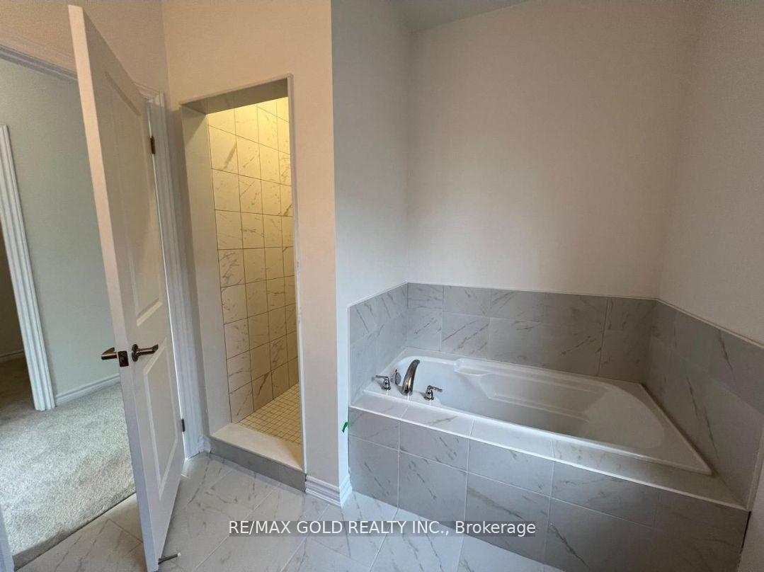 Photo 9 of 83 Inverary Crescent, Vaughan, Elder Mills — HOMEH