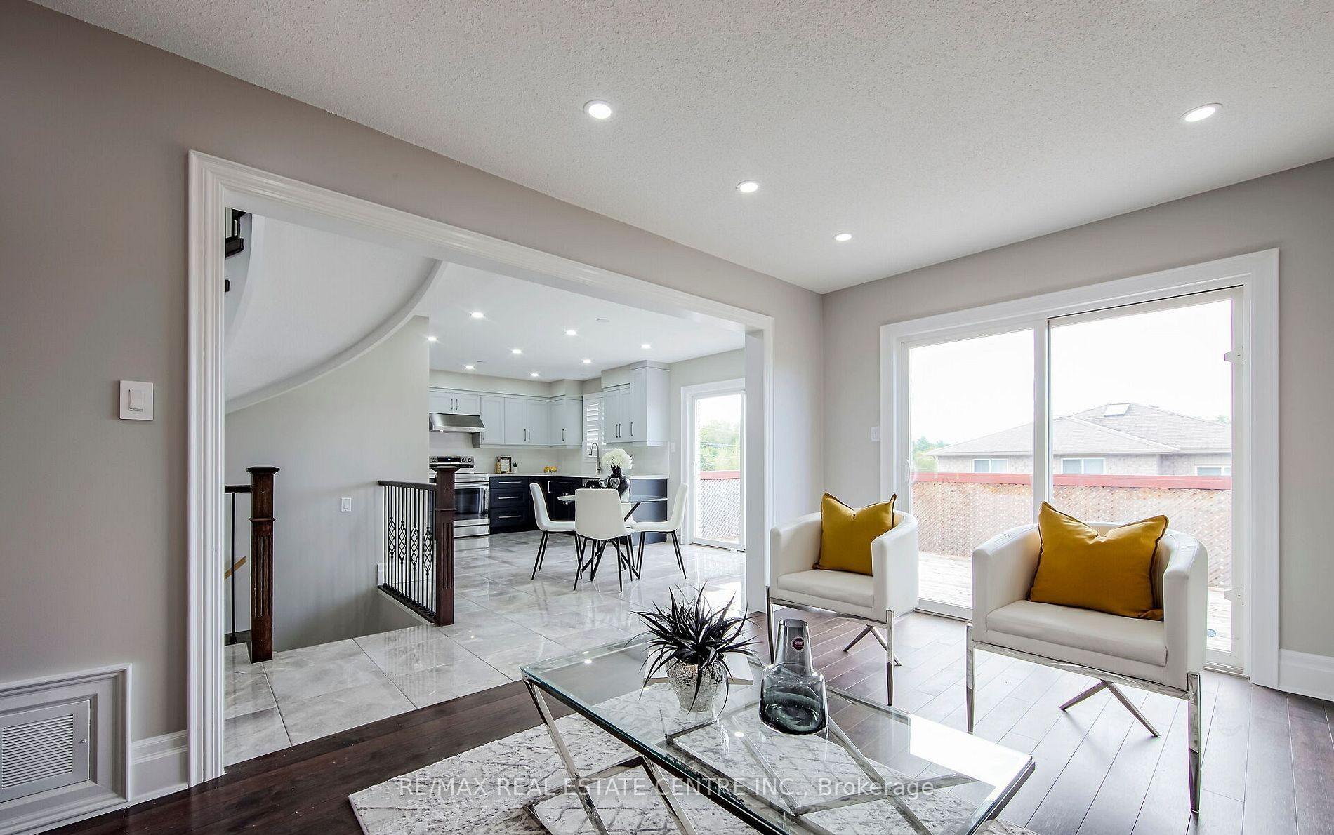 Photo 13 of 11 Priscilla's Place, Barrie, Painswick South — HOMEH