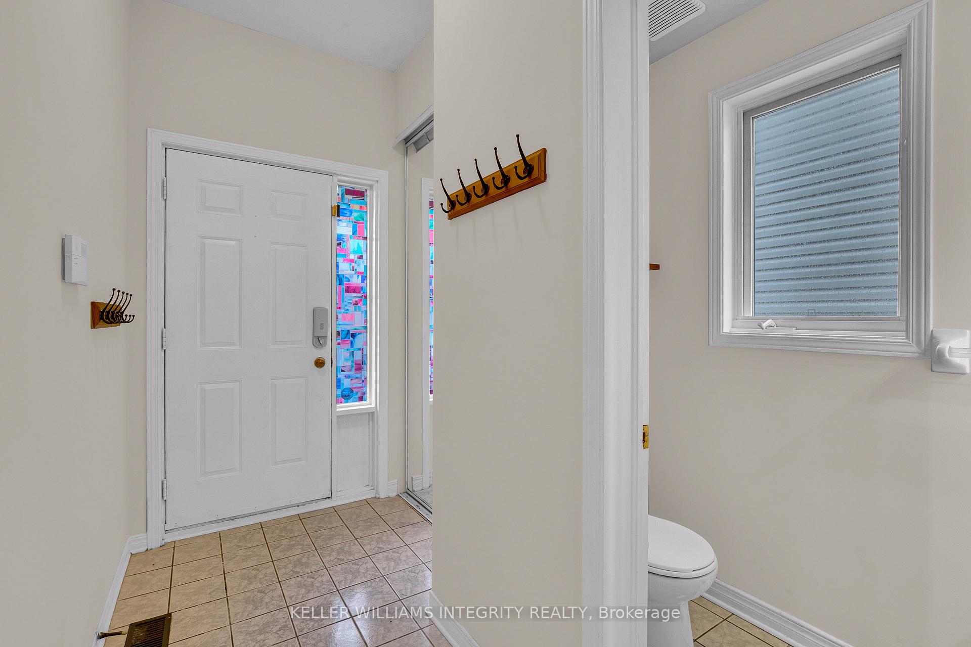 Photo 2 of 11 San Remo Private, Ottawa, Riverview Park — HOMEH
