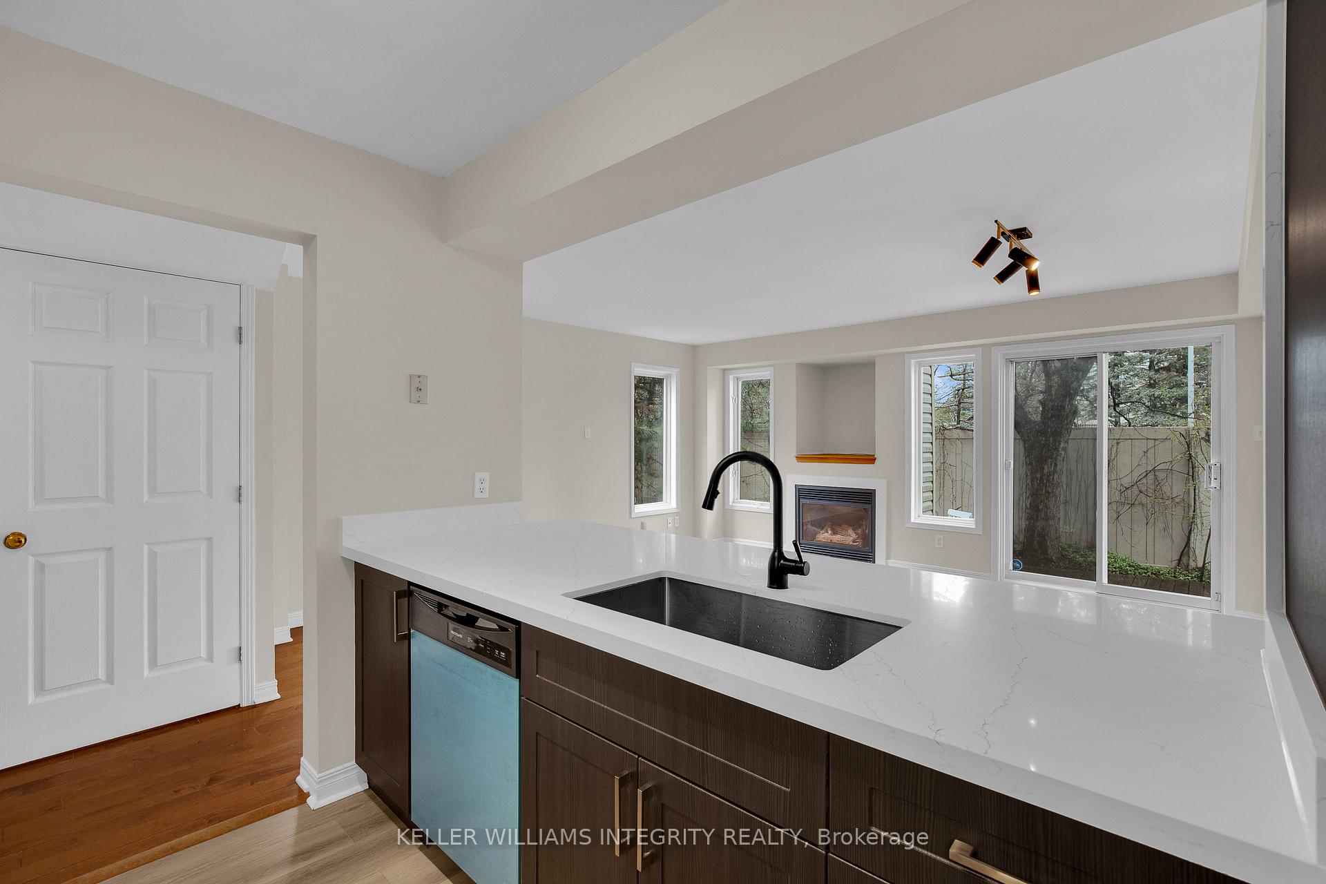 Photo 10 of 11 San Remo Private, Ottawa, Riverview Park — HOMEH
