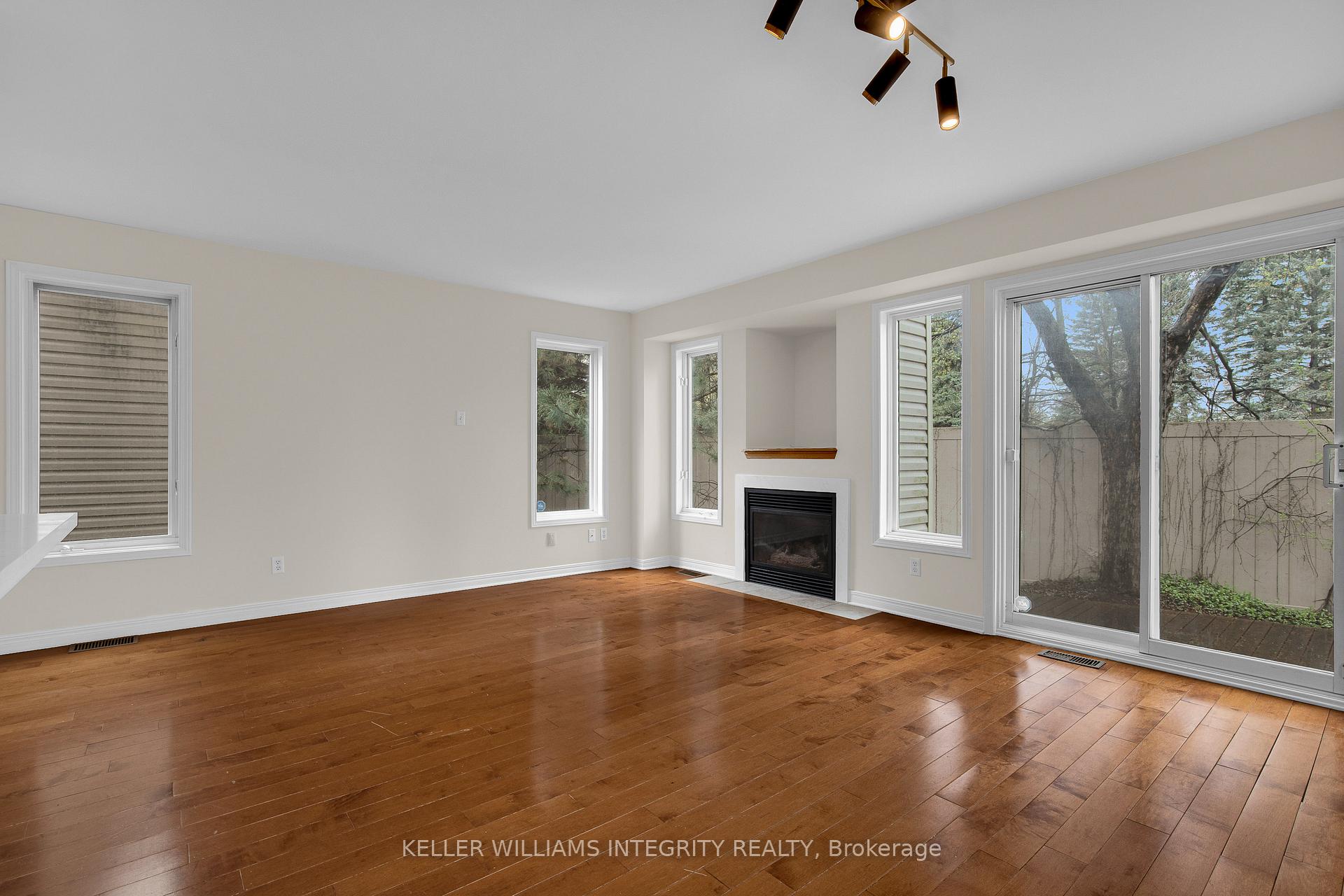 Photo 11 of 11 San Remo Private, Ottawa, Riverview Park — HOMEH